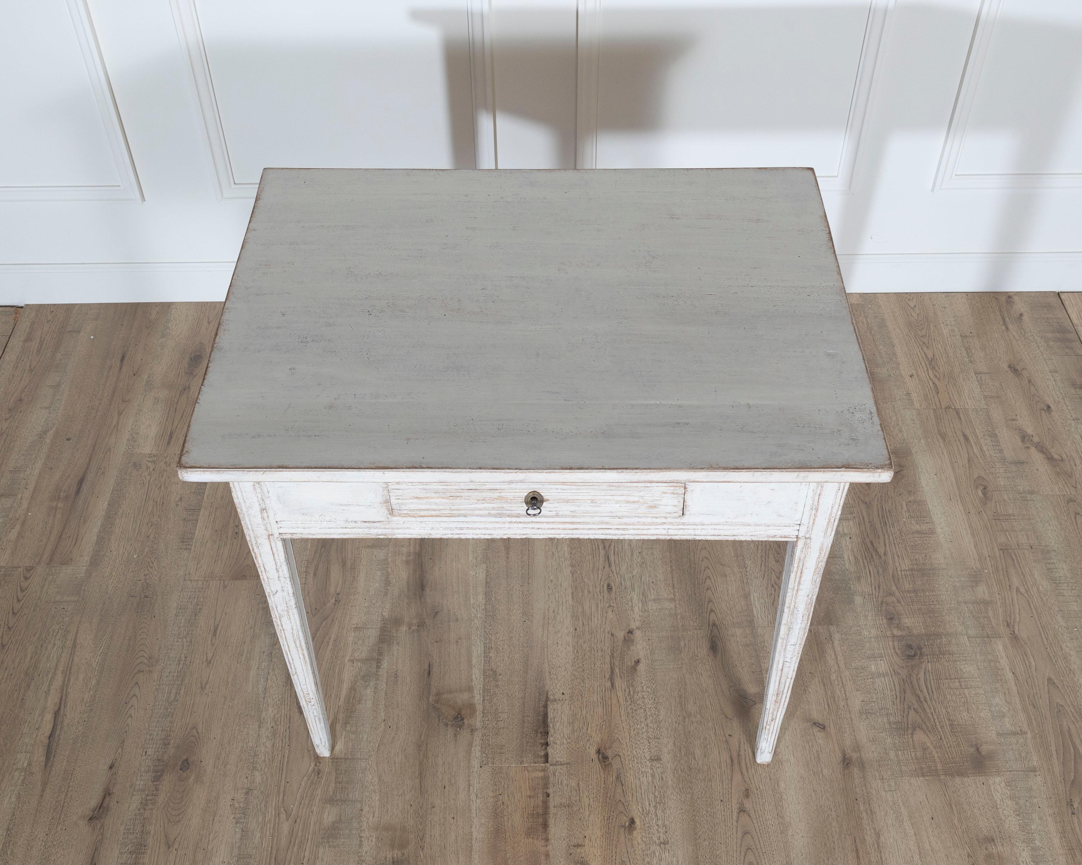 Swedish Gustavian Painted Table with Drawer, circa 1850 For Sale 3