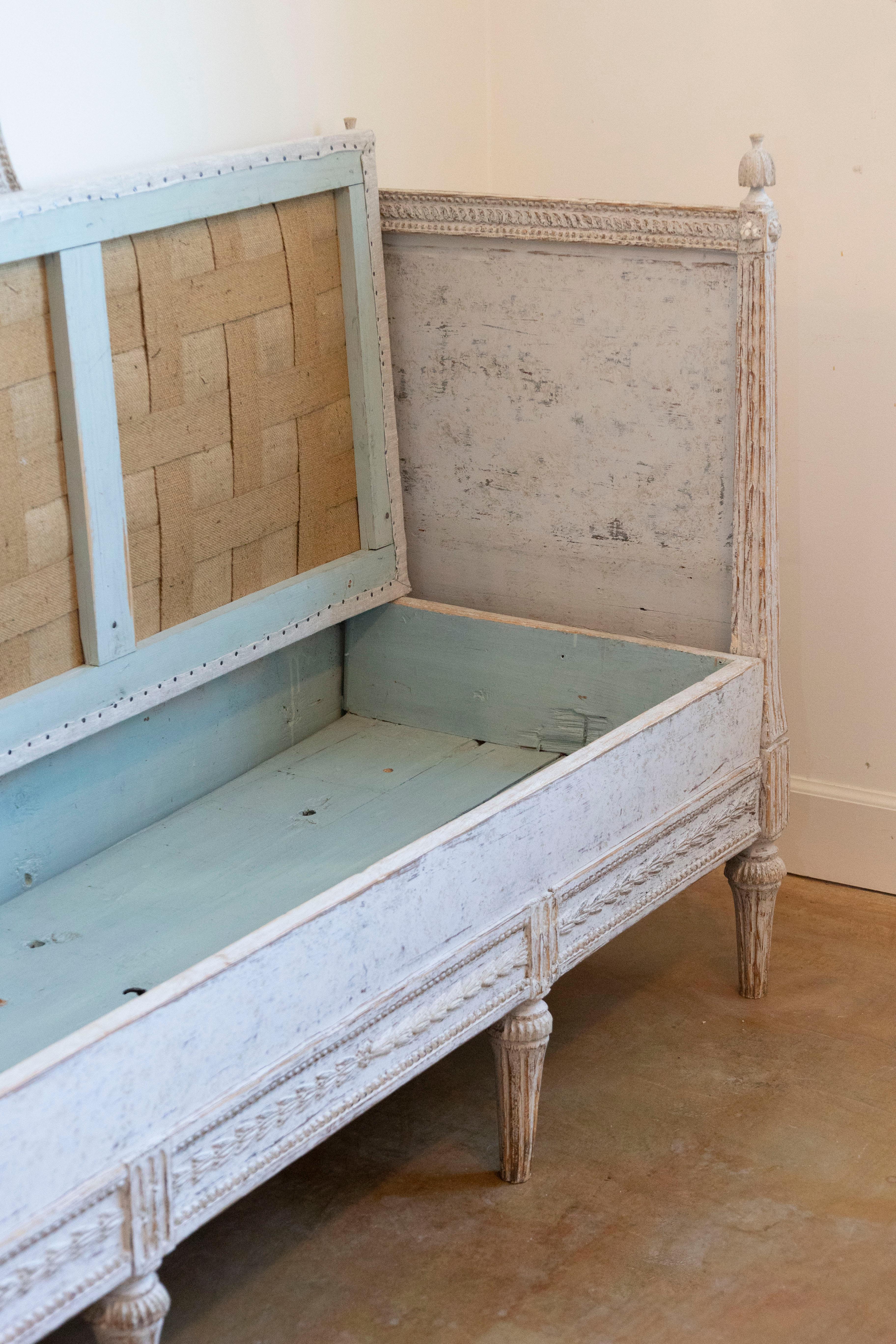 Swedish Gustavian Period 1780s Painted Wood Sofa with Carved Crest and Apron For Sale 6