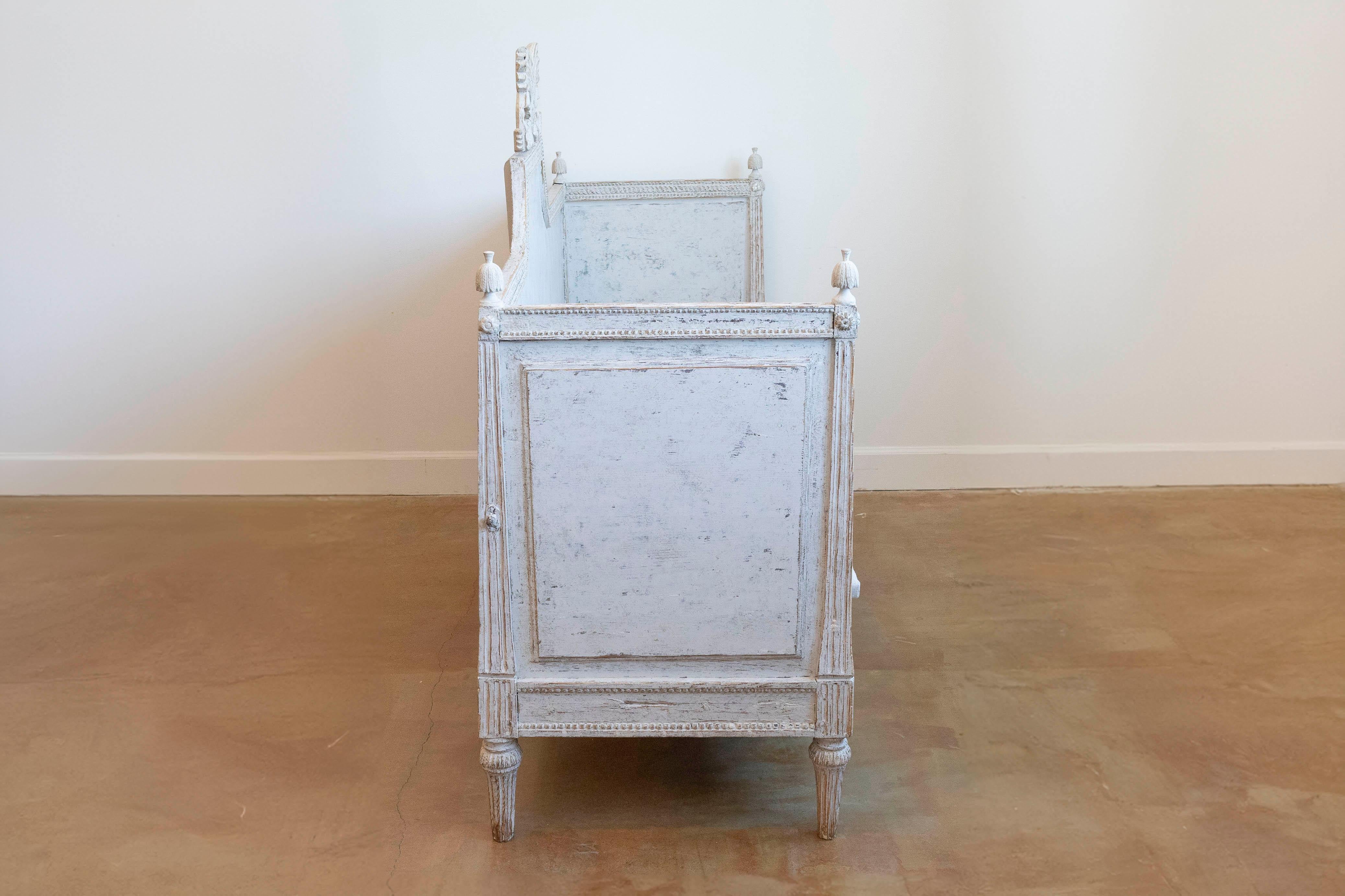 Swedish Gustavian Period 1780s Painted Wood Sofa with Carved Crest and Apron For Sale 8