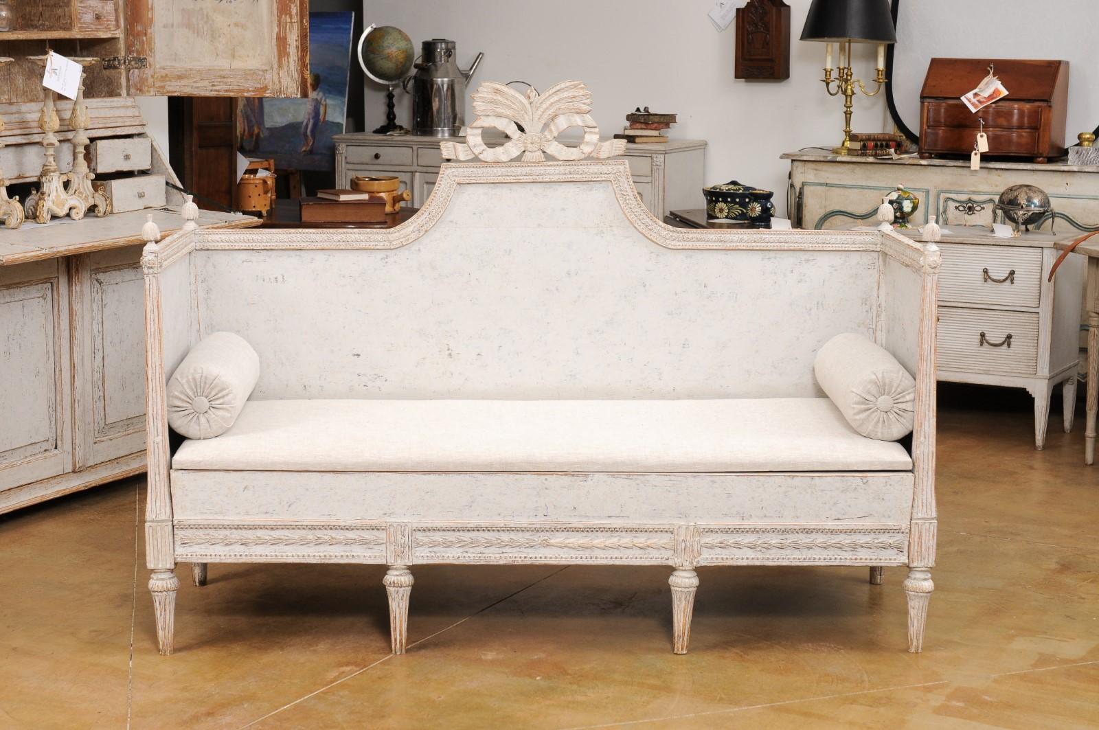 Swedish Gustavian Period 1780s Painted Wood Sofa with Carved Crest and Apron In Good Condition For Sale In Atlanta, GA