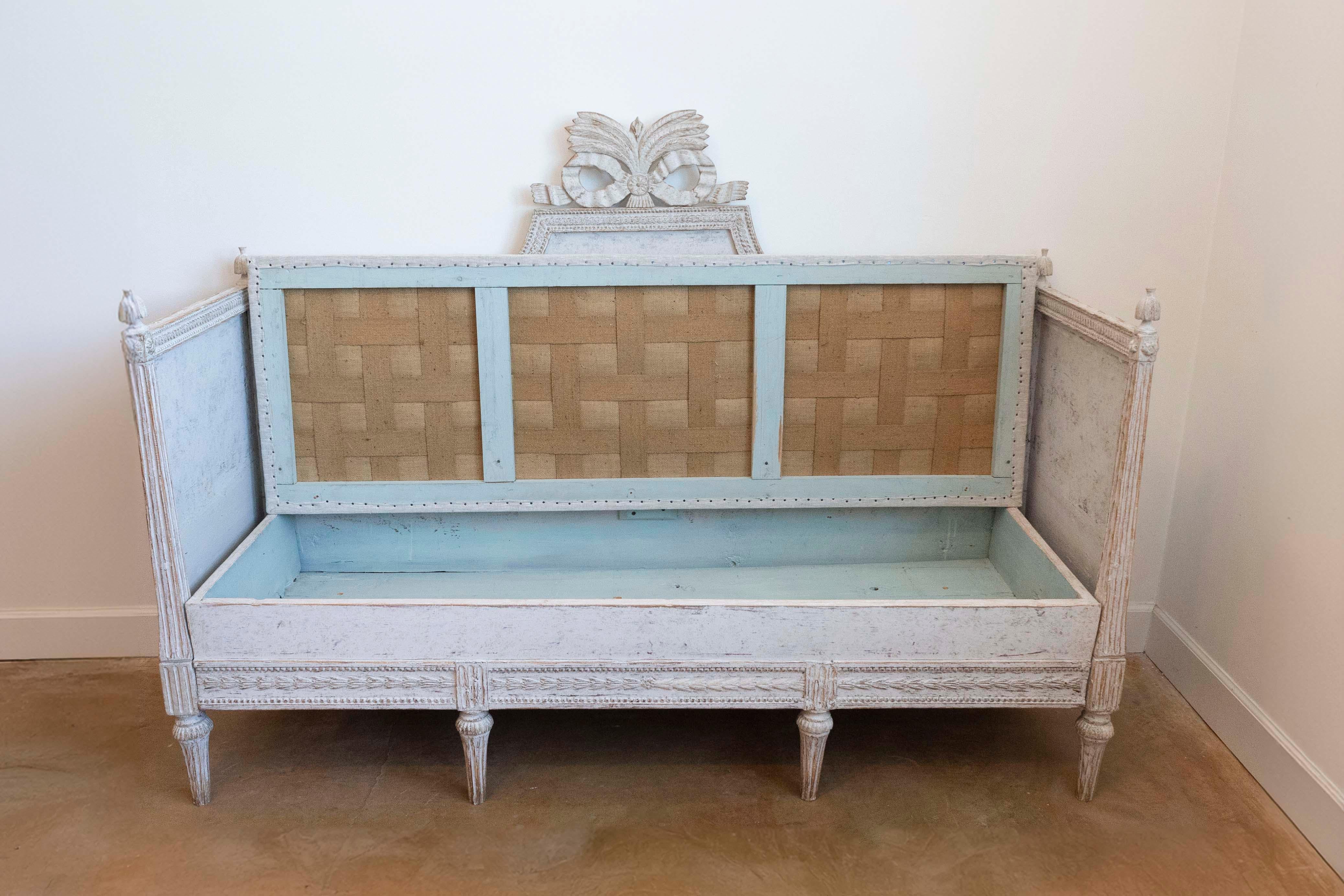 Swedish Gustavian Period 1780s Painted Wood Sofa with Carved Crest and Apron For Sale 5