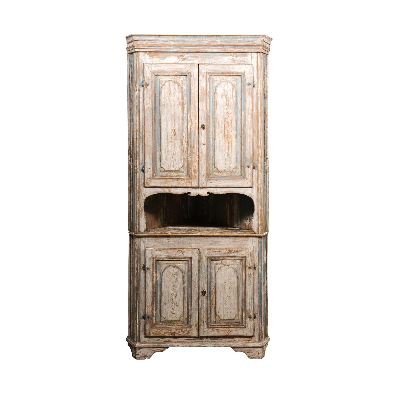 Swedish Gustavian Period 1800s Corner Cabinet with Carved Doors and Open Shelf For Sale 5