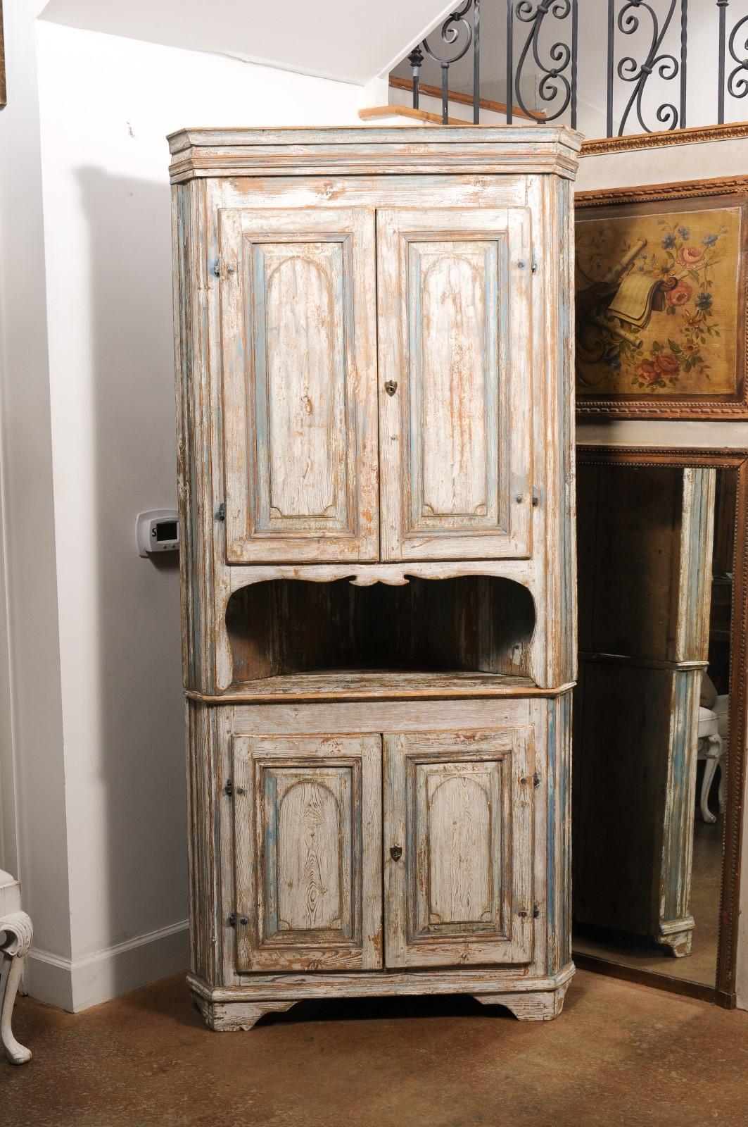 Swedish Gustavian Period 1800s Corner Cabinet with Carved Doors and Open Shelf For Sale 6