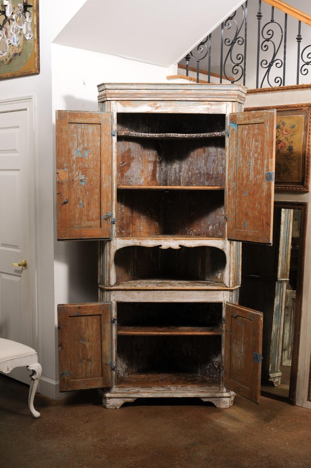 Swedish Gustavian Period 1800s Corner Cabinet with Carved Doors and Open Shelf For Sale 9