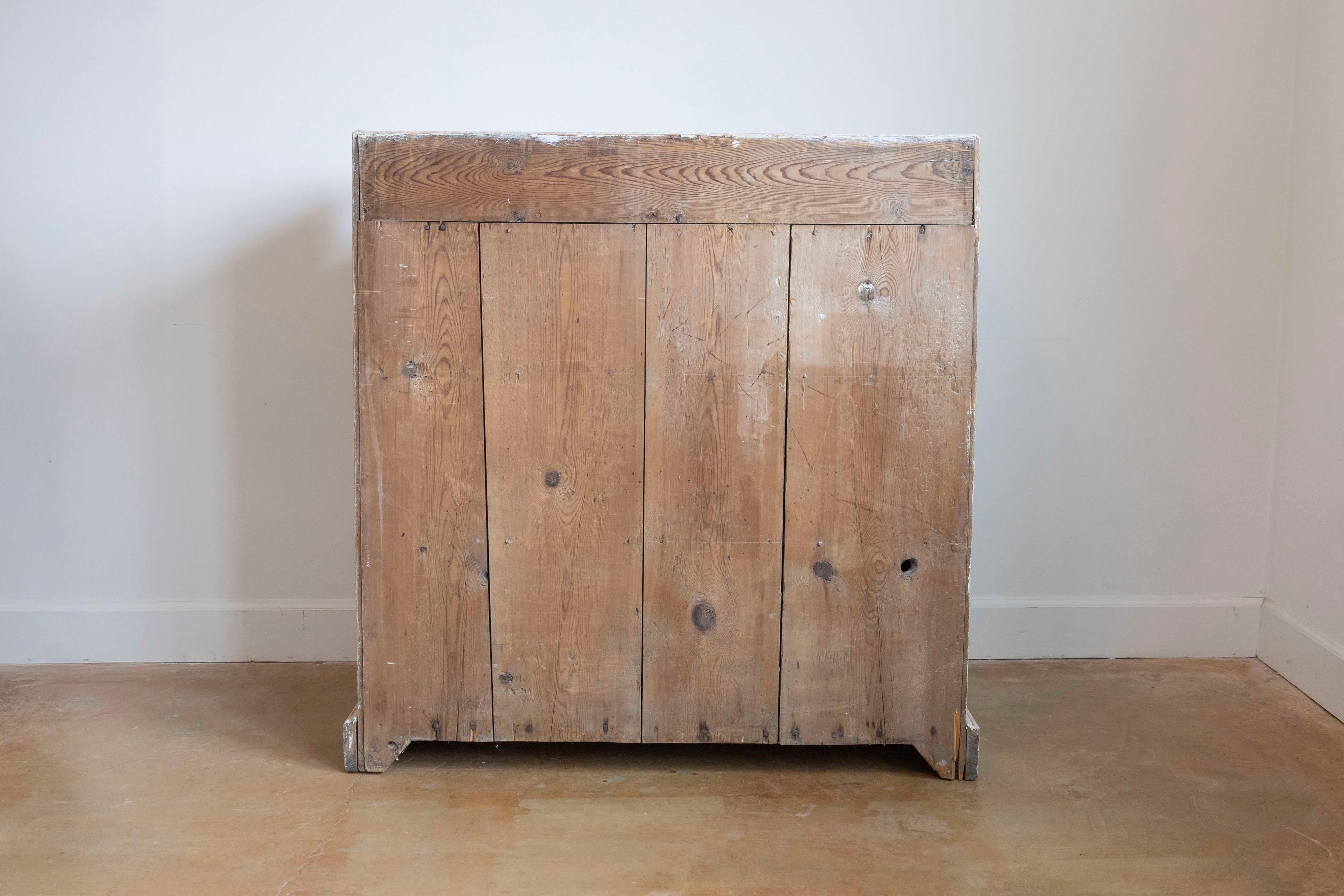 Swedish Gustavian Period 1800s Painted Wood Buffet with Carved Reeded Doors 2