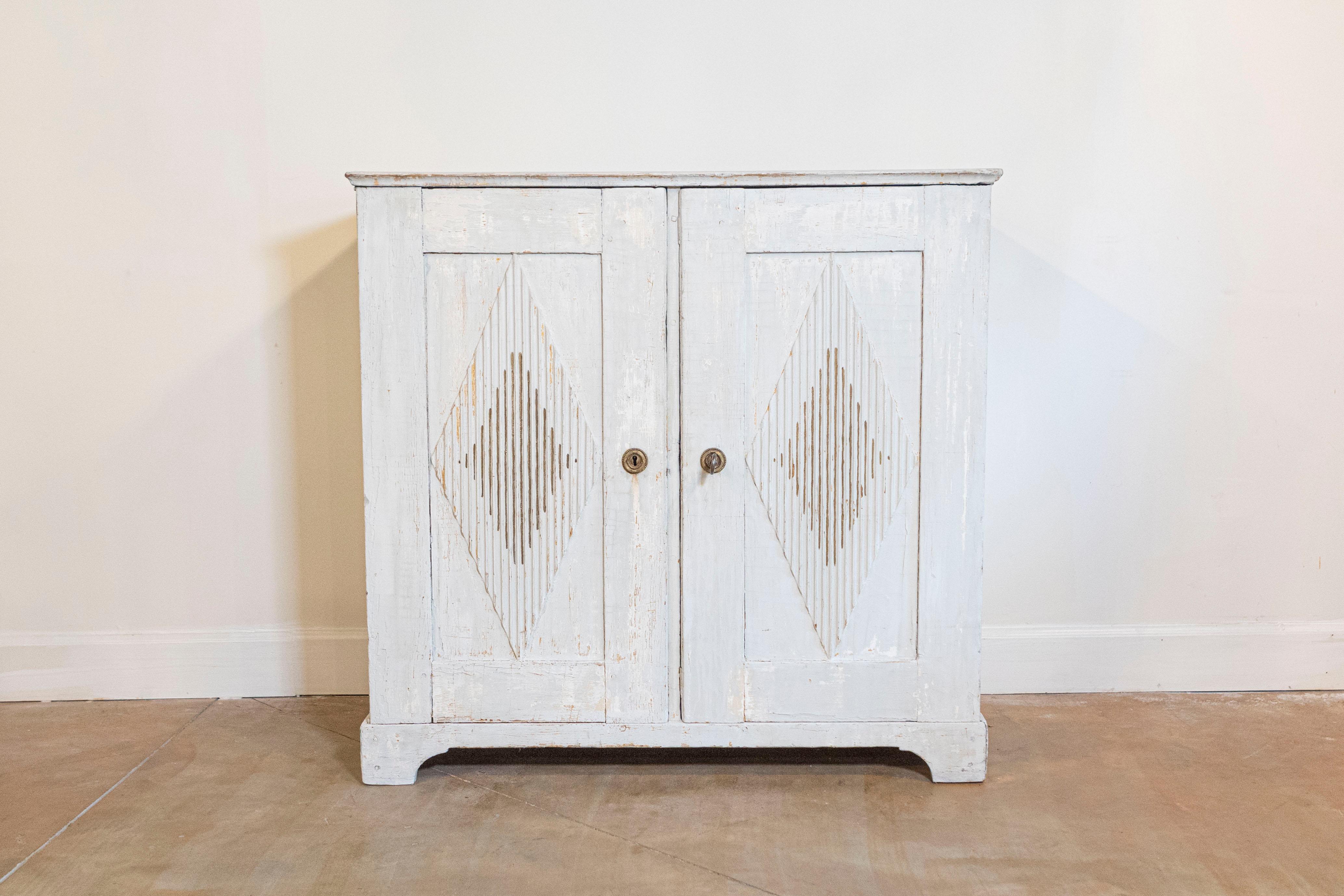 Carved Swedish Gustavian Period 1810s Dove Gray Painted Sideboard with Diamond Motifs For Sale