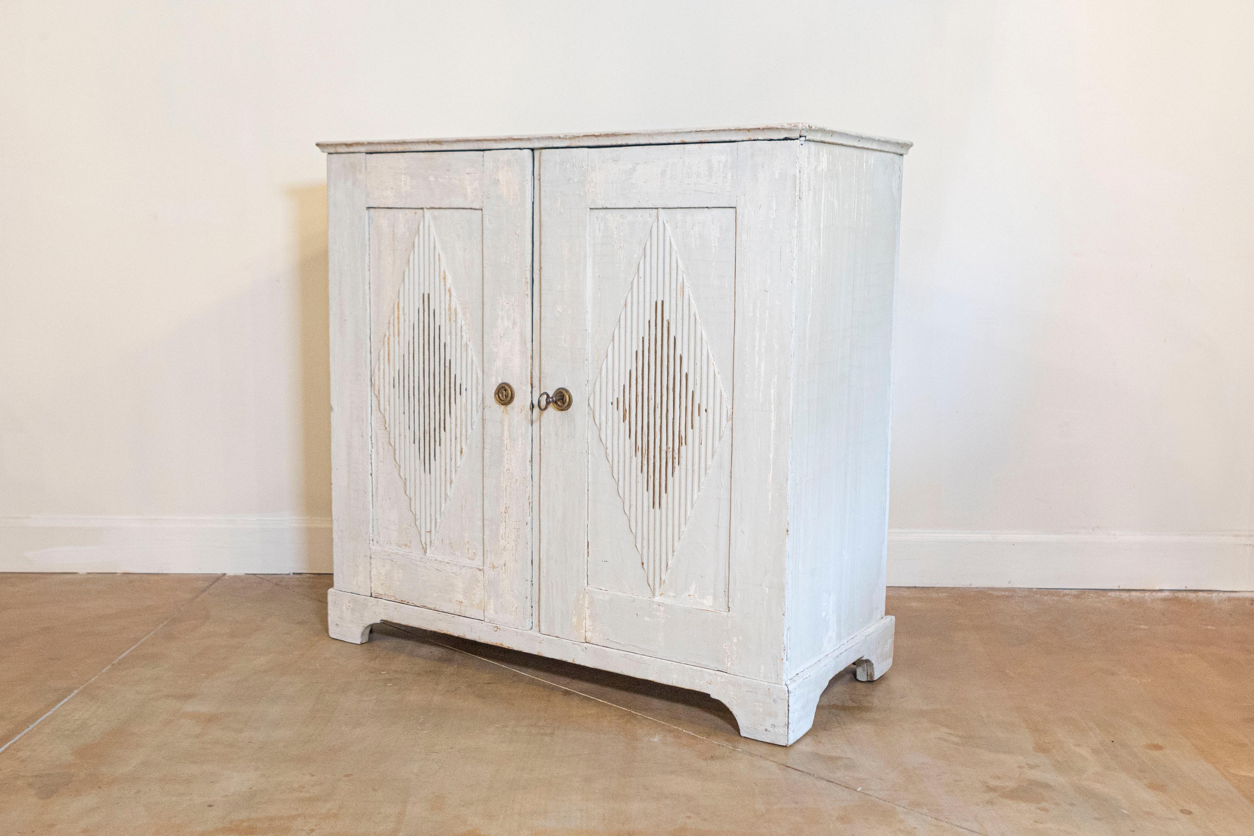 Swedish Gustavian Period 1810s Dove Gray Painted Sideboard with Diamond Motifs In Good Condition For Sale In Atlanta, GA
