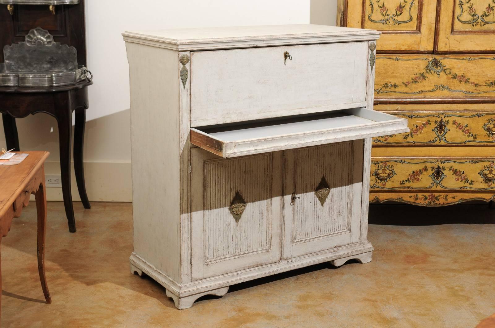 Swedish Gustavian Period 1820s Drop-Front Painted Secretary with Bronze Mounts In Good Condition In Atlanta, GA