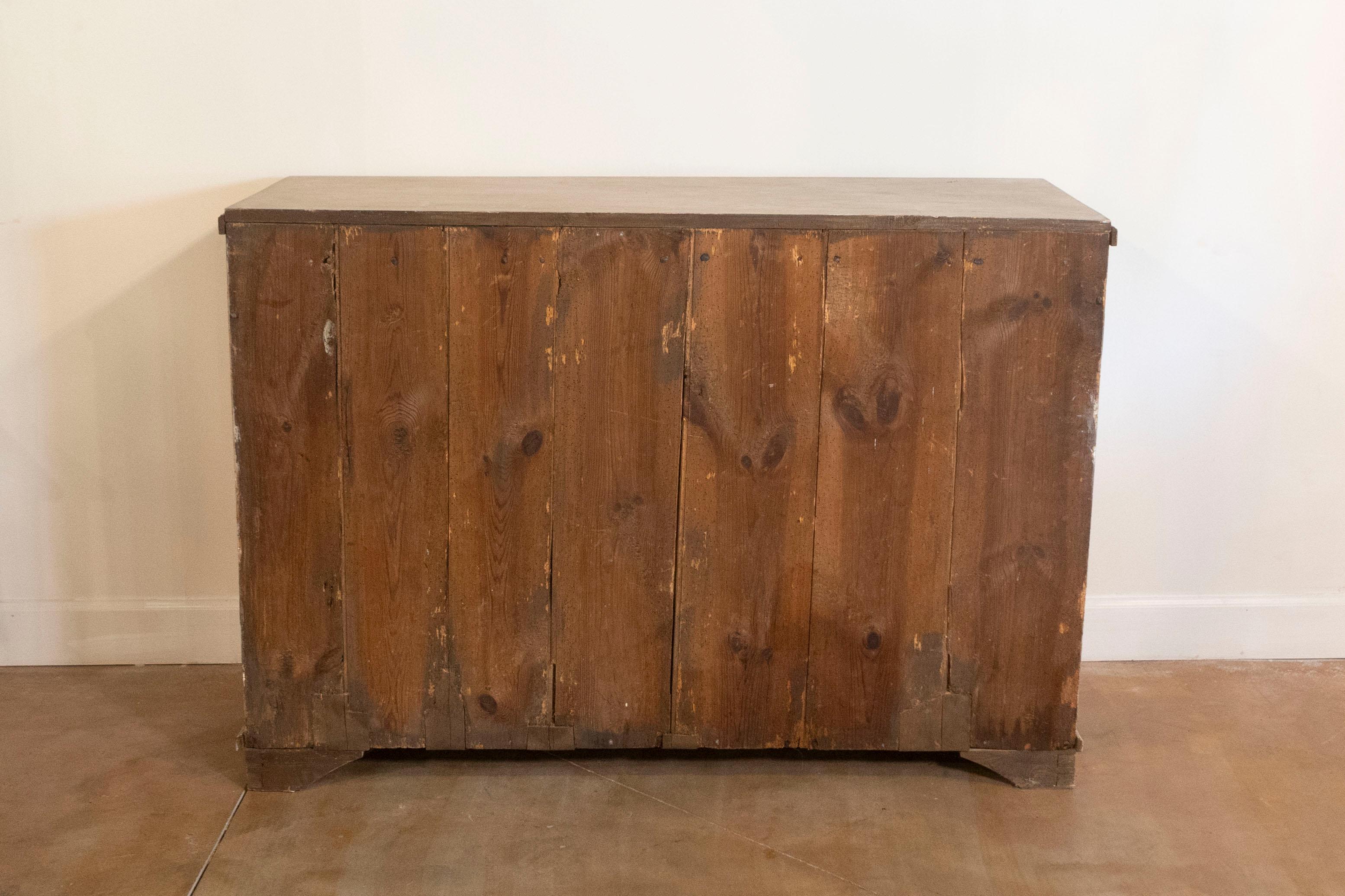 Aparador Sueco Pintado de la Época Gustaviana de 1820 con Puertas de Lengüeta y Diamantes en venta 1