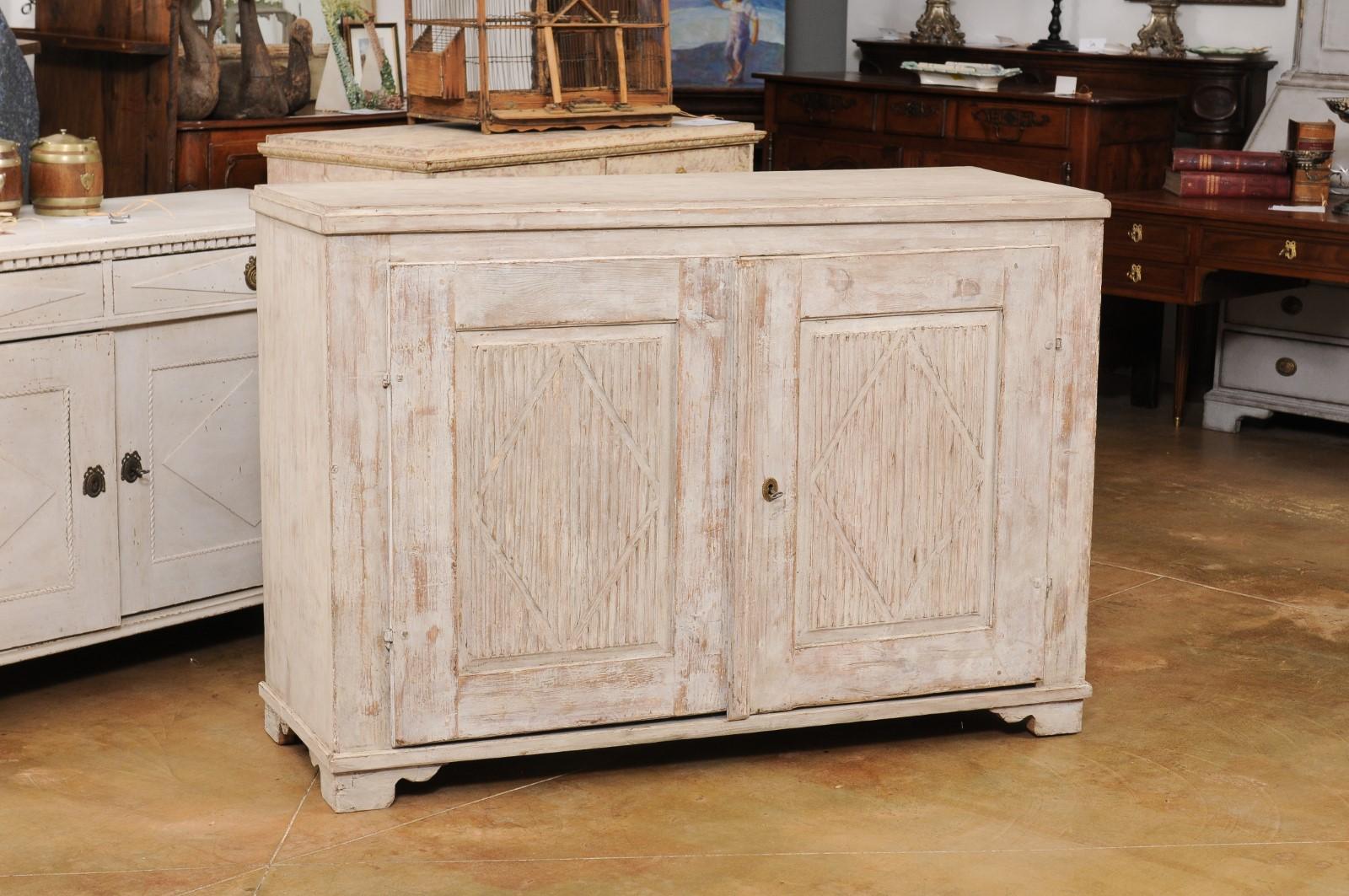 Carved Swedish Gustavian Period 1820s Painted Sideboard with Reeded Doors and Diamonds For Sale