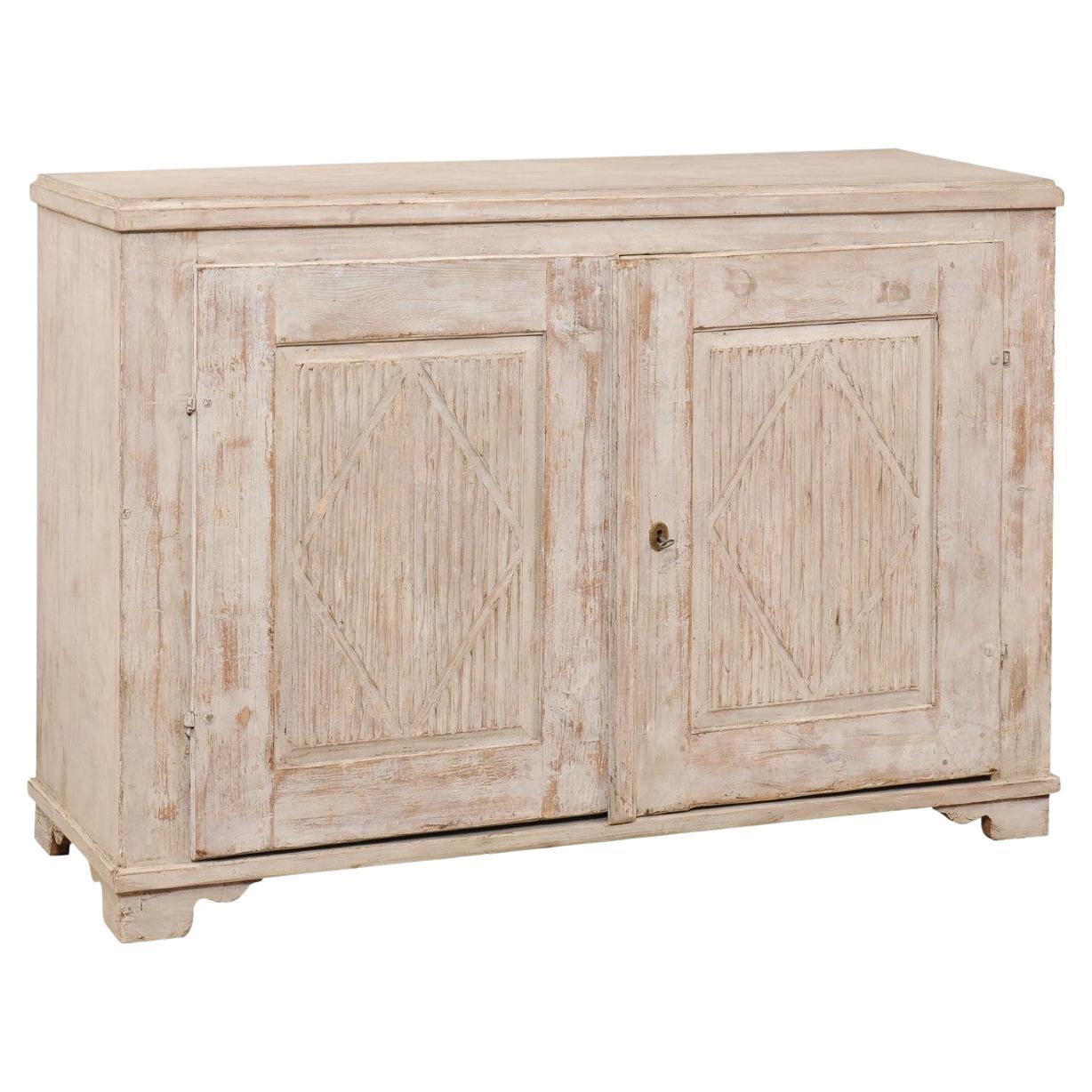 Swedish Gustavian Period 1820s Painted Sideboard with Reeded Doors and Diamonds For Sale