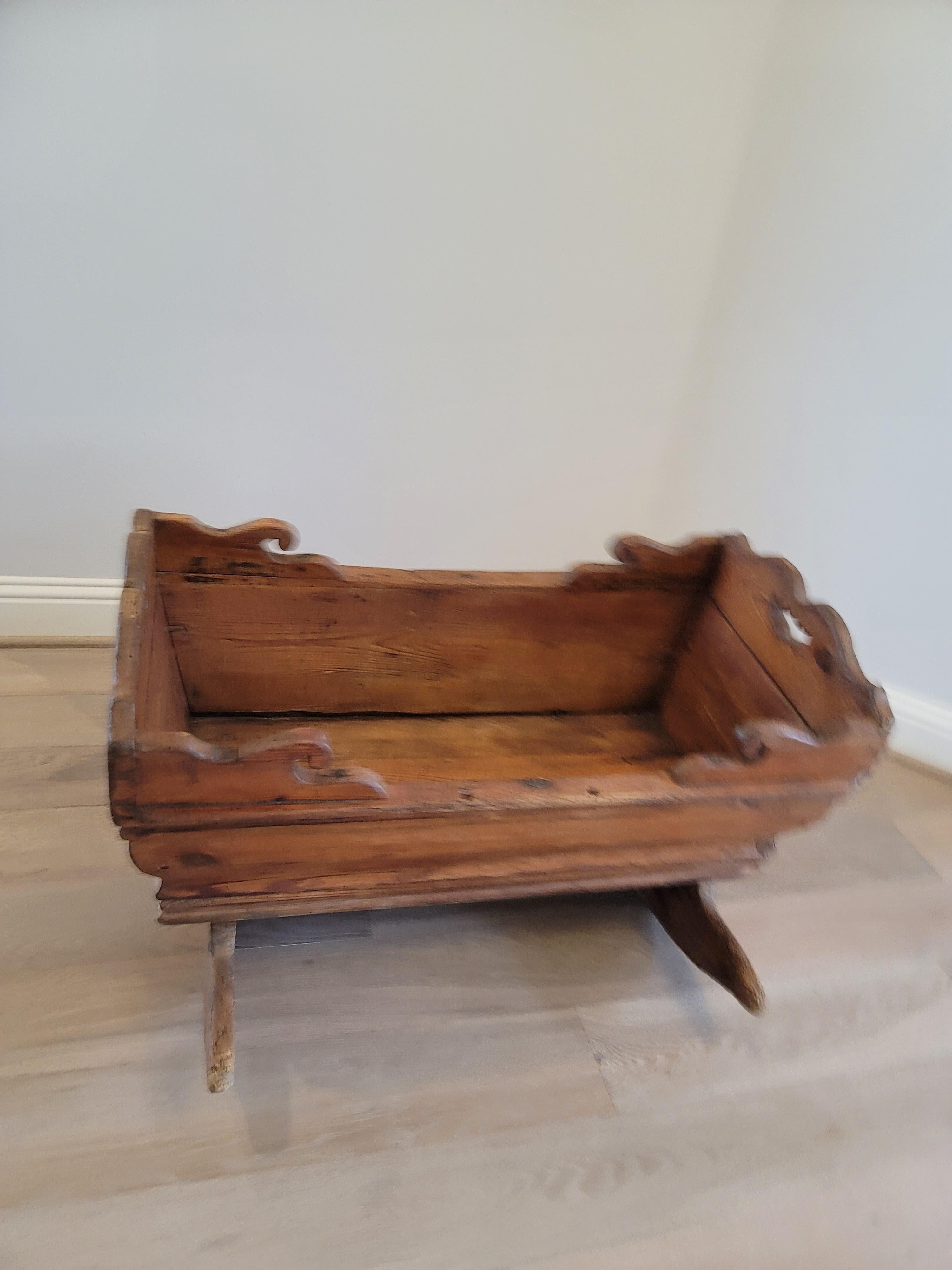 Antiguo Periodo Sueco Gustaviano Rústico Granja de Pino Cuna Papelera en venta 5