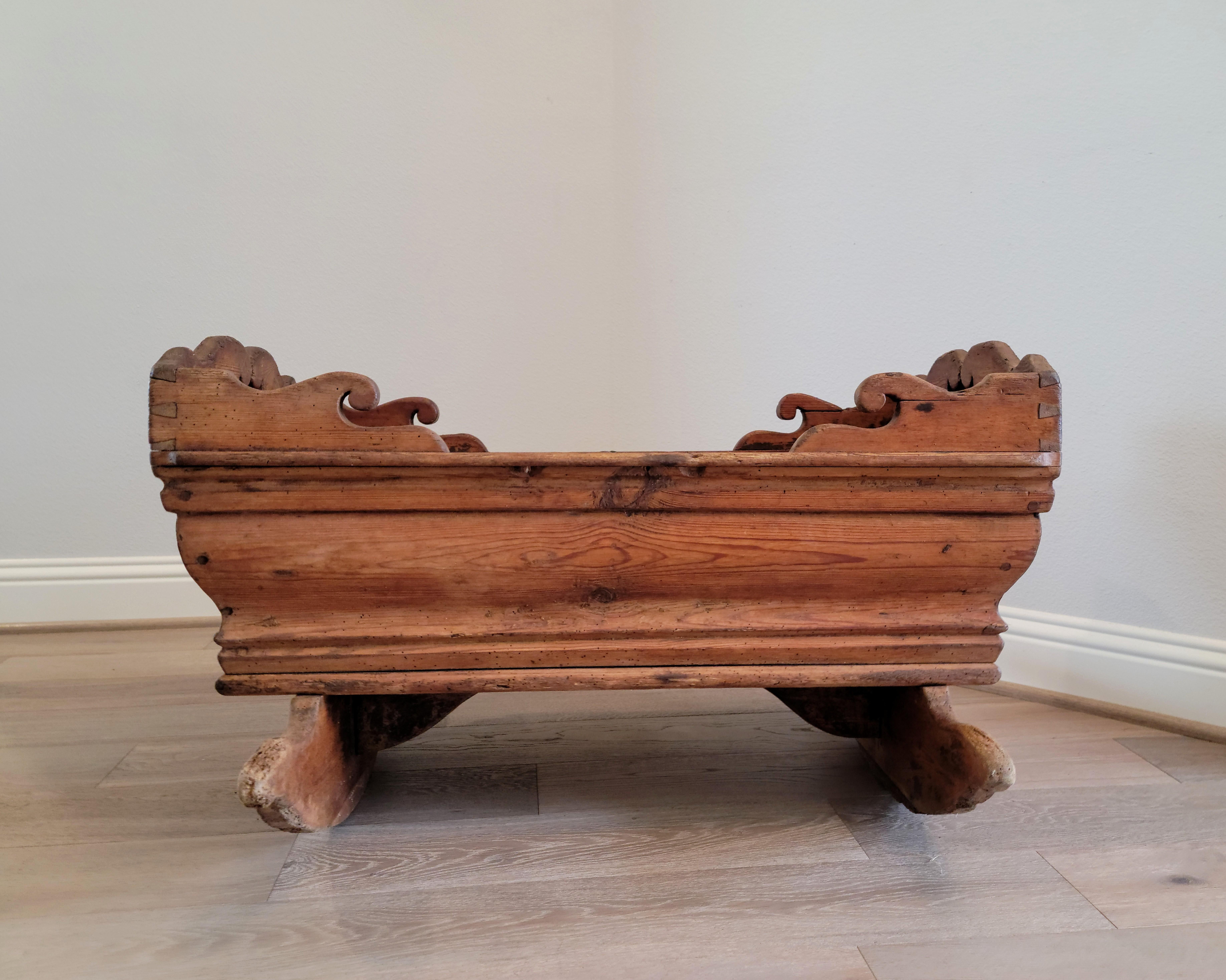 Antiguo Periodo Sueco Gustaviano Rústico Granja de Pino Cuna Papelera en venta 11