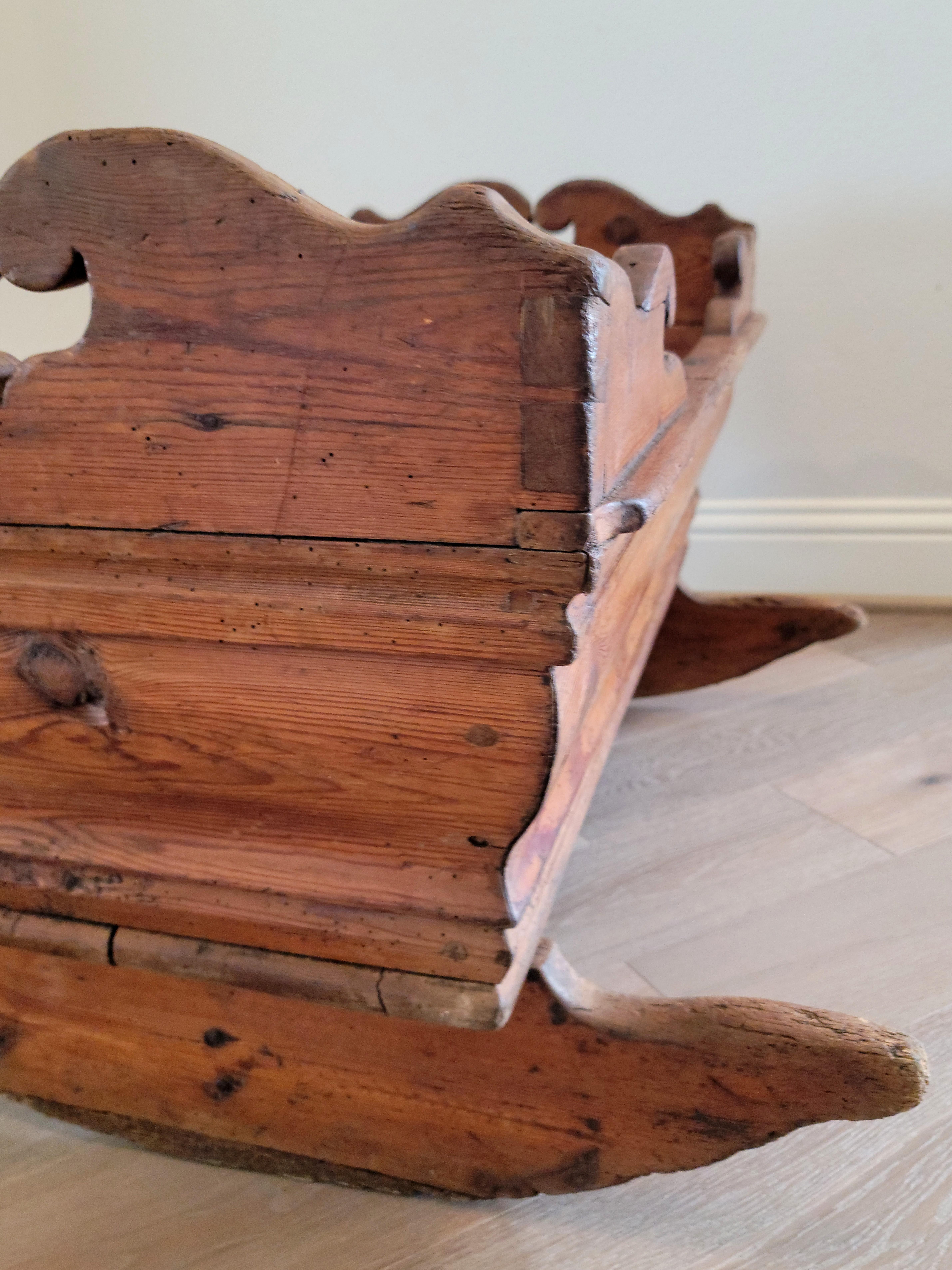 Antiguo Periodo Sueco Gustaviano Rústico Granja de Pino Cuna Papelera en venta 13
