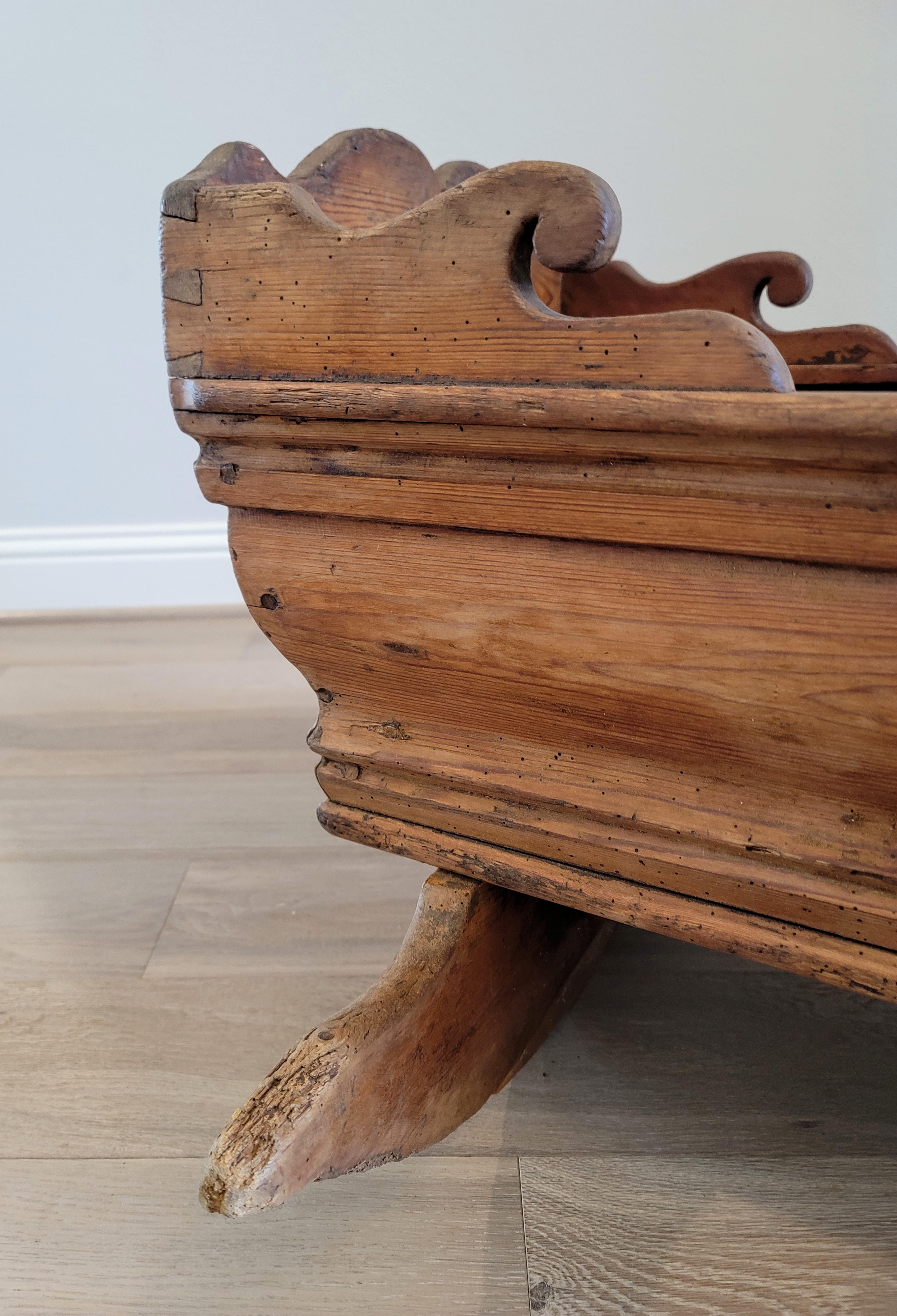 Antiguo Periodo Sueco Gustaviano Rústico Granja de Pino Cuna Papelera en venta 14