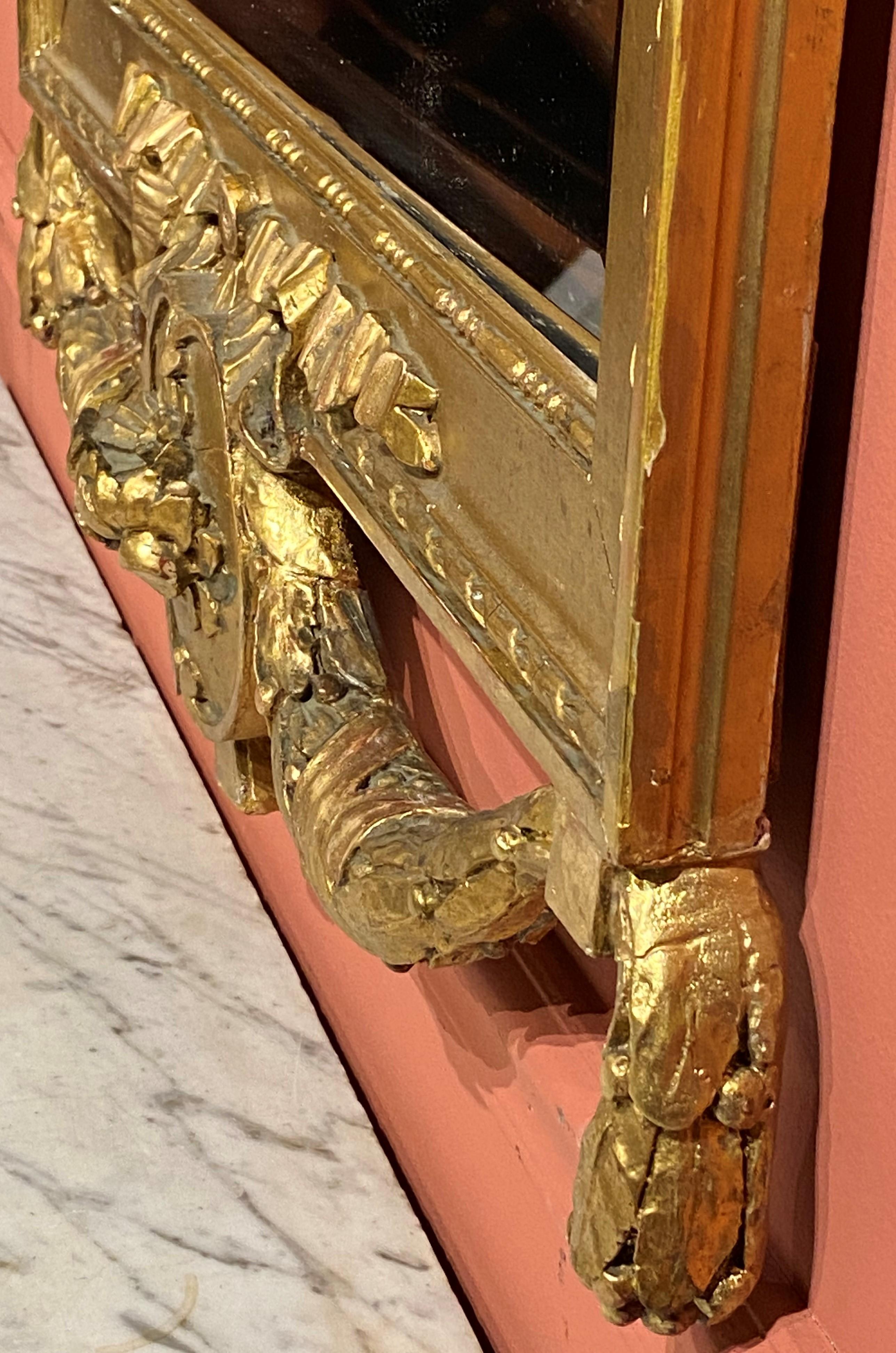 Schwedischer vergoldeter Pfeilerspiegel aus der Gustavianischen Periode mit Schleifen- und Blattwerkdekor im Angebot 4
