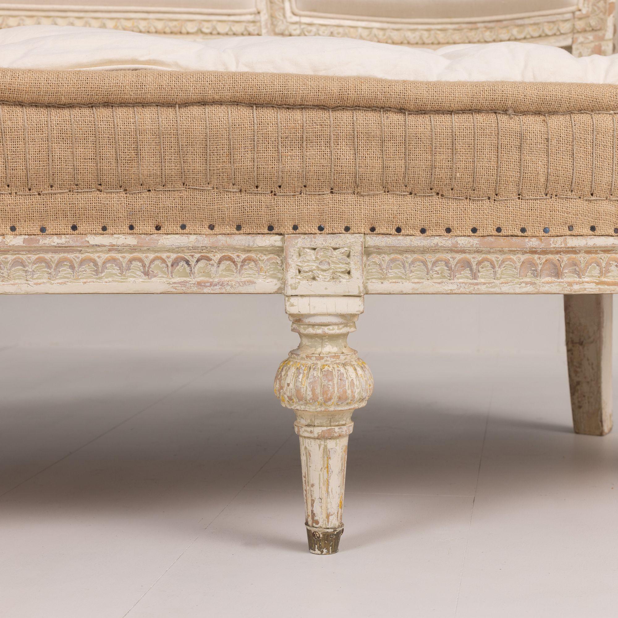 Swedish Gustavian Period Méridienne / Chaise in Original Paint, 18th c. For Sale 6