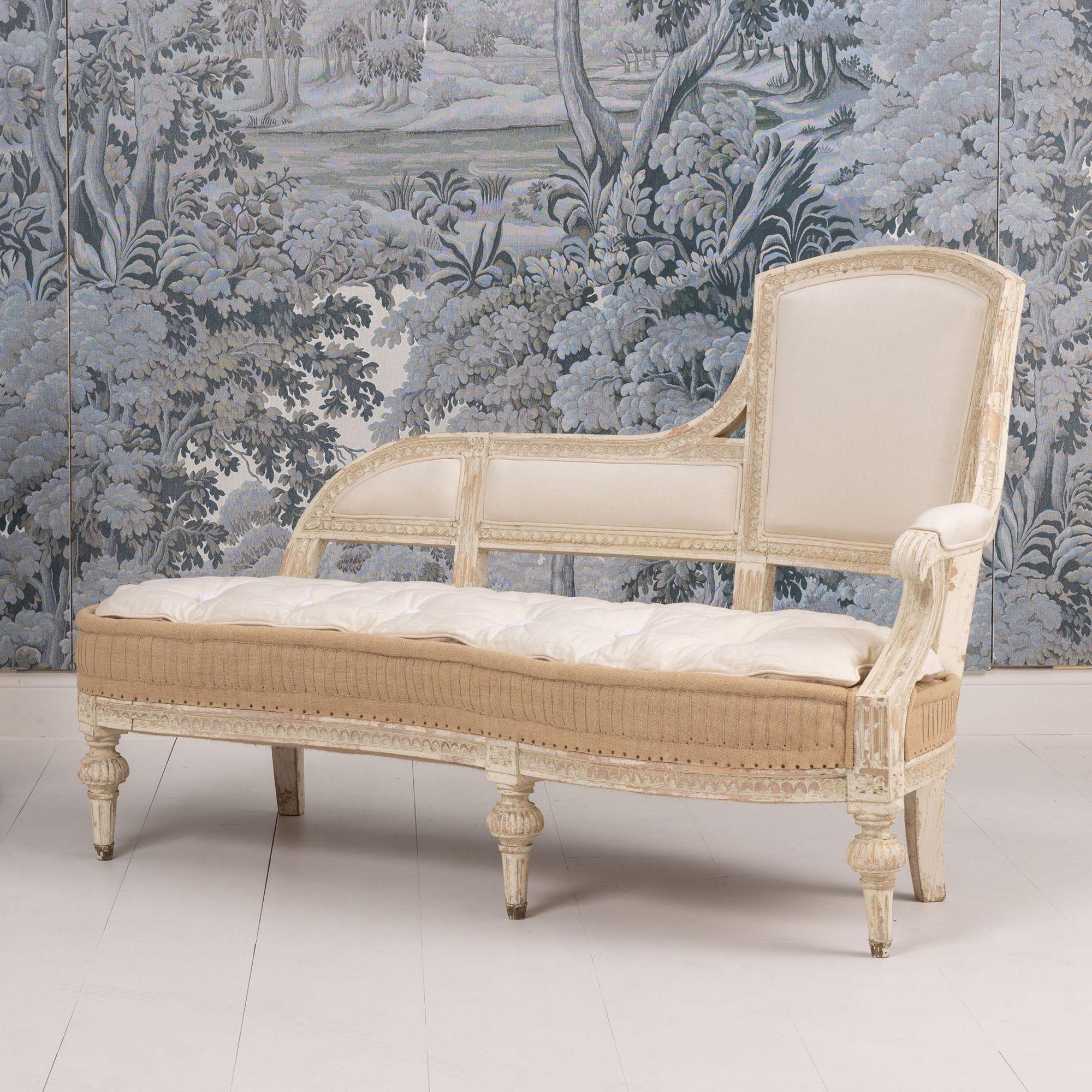 Hand-Carved Swedish Gustavian Period Méridienne / Chaise in Original Paint, 18th c. For Sale