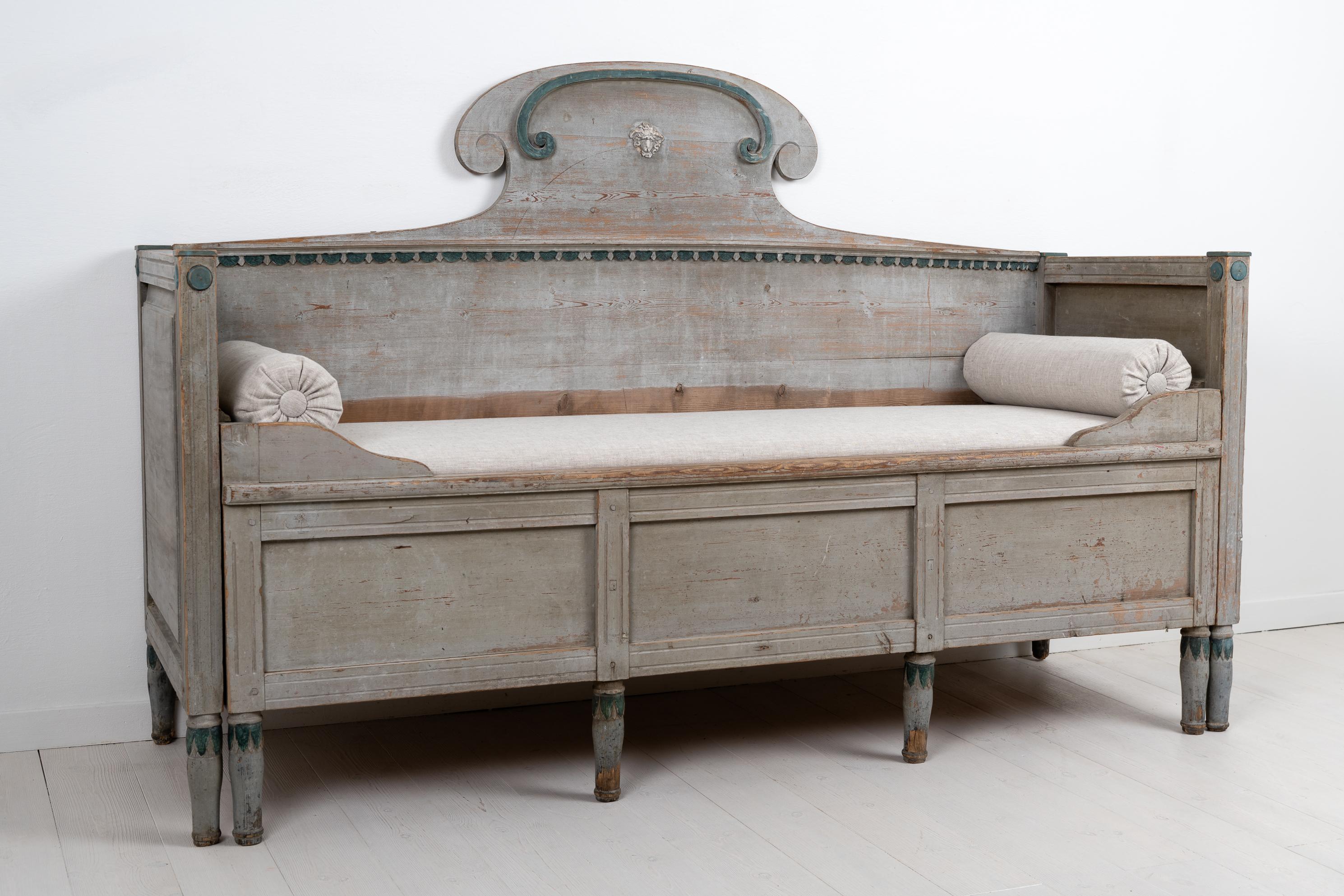 Swedish Gustavian Provincial Grey Sofa In Good Condition In Kramfors, SE