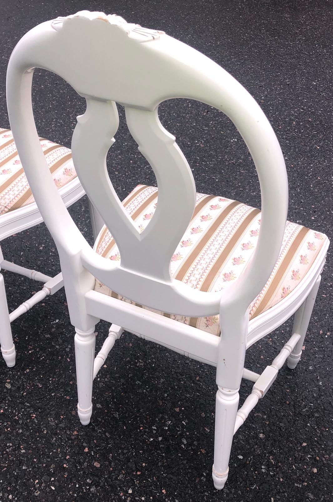Swedish Gustavian Roseback Dining Chairs White Paint Set of 4, 1960-1980 In Good Condition In LONDON, GB