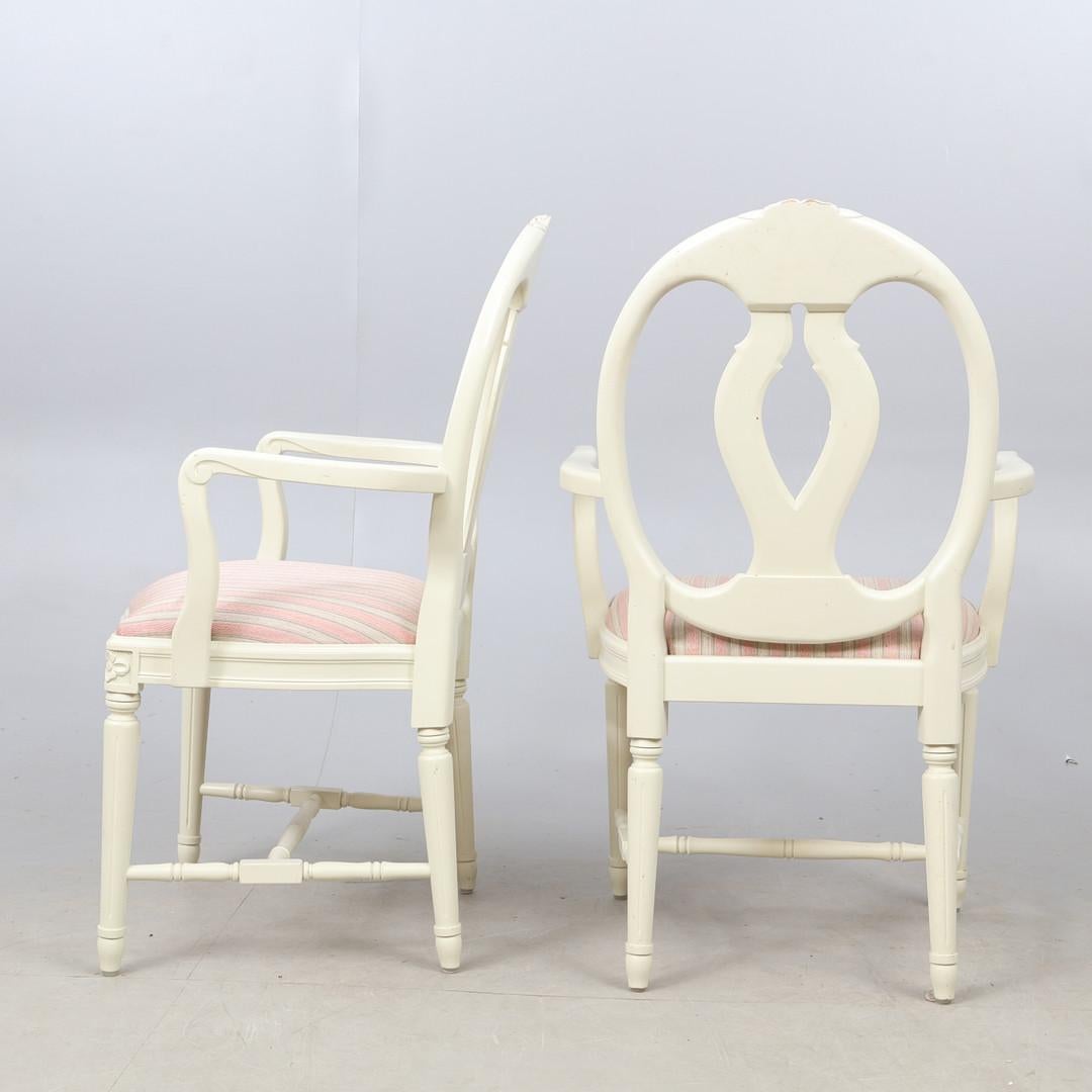 Swedish Gustavian Roseback Dining Chairs White Paint Set of 8 1940s 2 Carvers In Good Condition For Sale In LONDON, GB