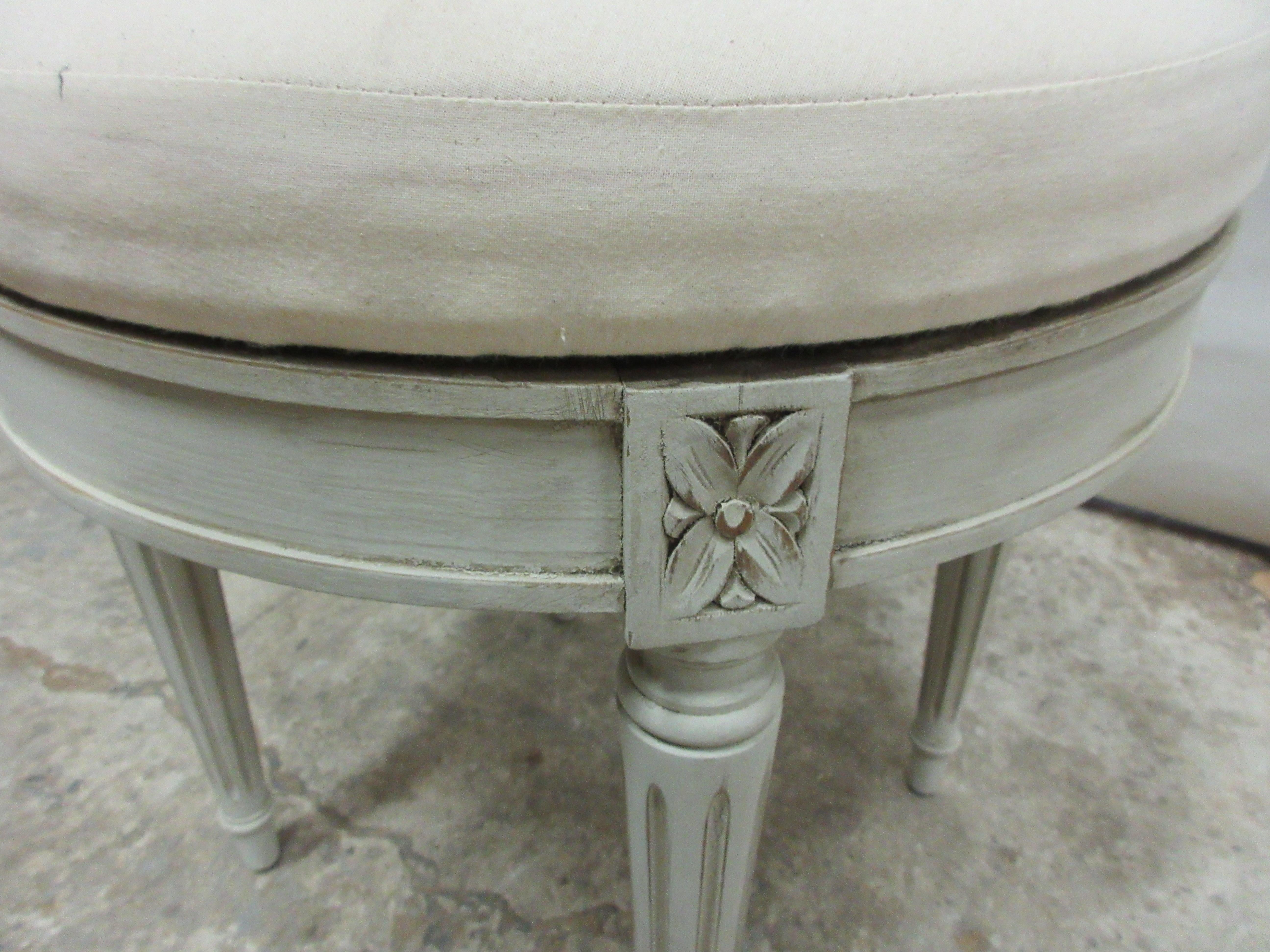 Swedish Gustavian Round Stool  In Good Condition For Sale In Hollywood, FL