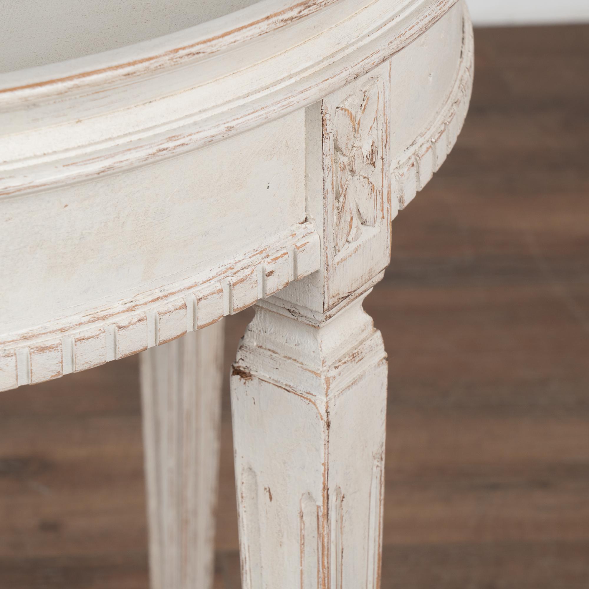 Swedish Gustavian Round White Painted Side Table, circa 1910 1