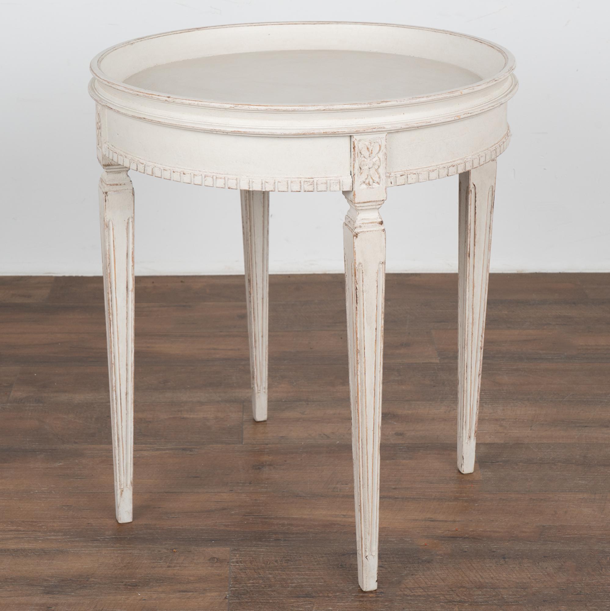 Swedish Gustavian Round White Painted Side Table, circa 1910 4