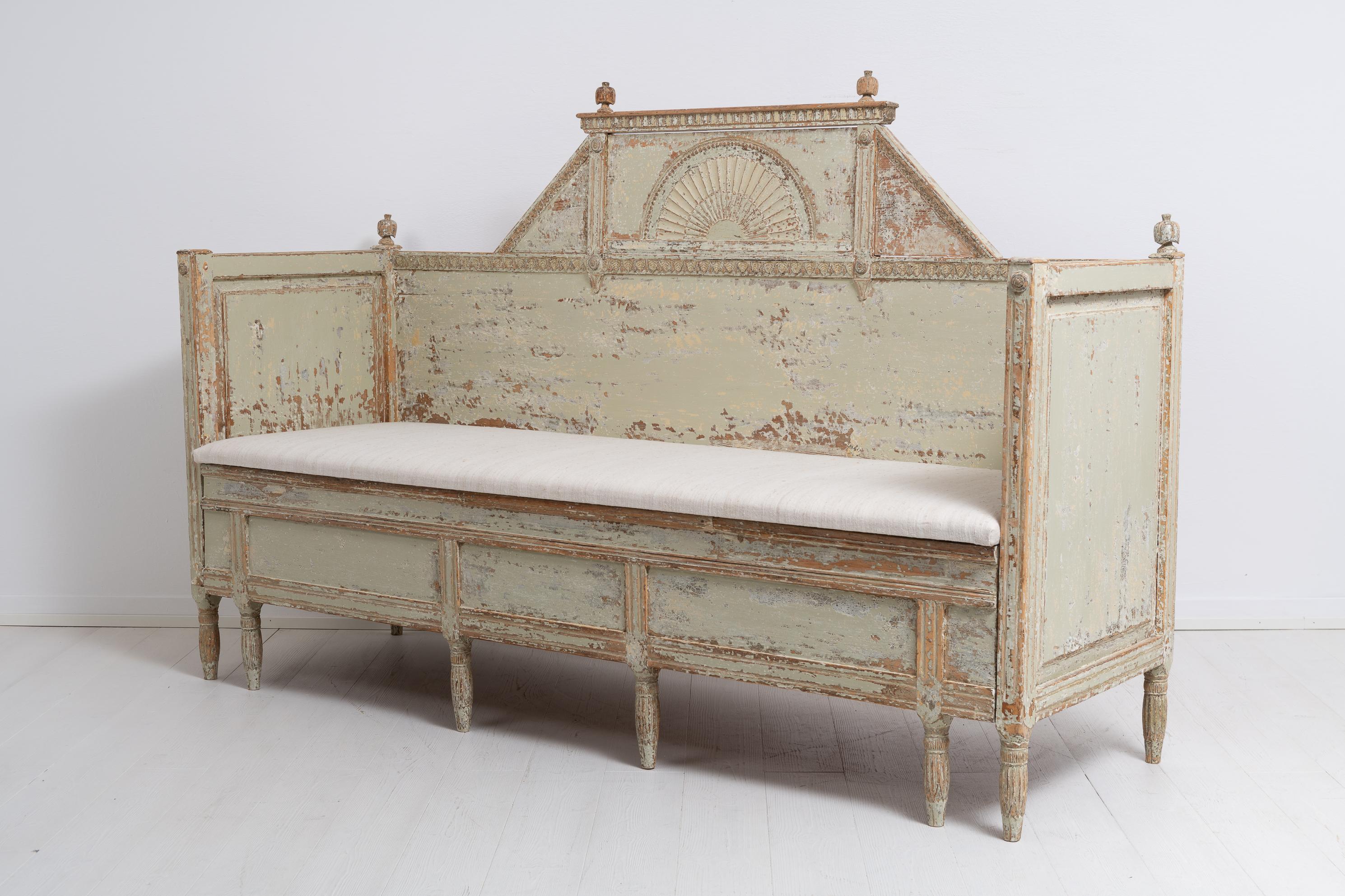 Swedish Gustavian Rustic and Charming Country House Furniture Sofa In Good Condition In Kramfors, SE