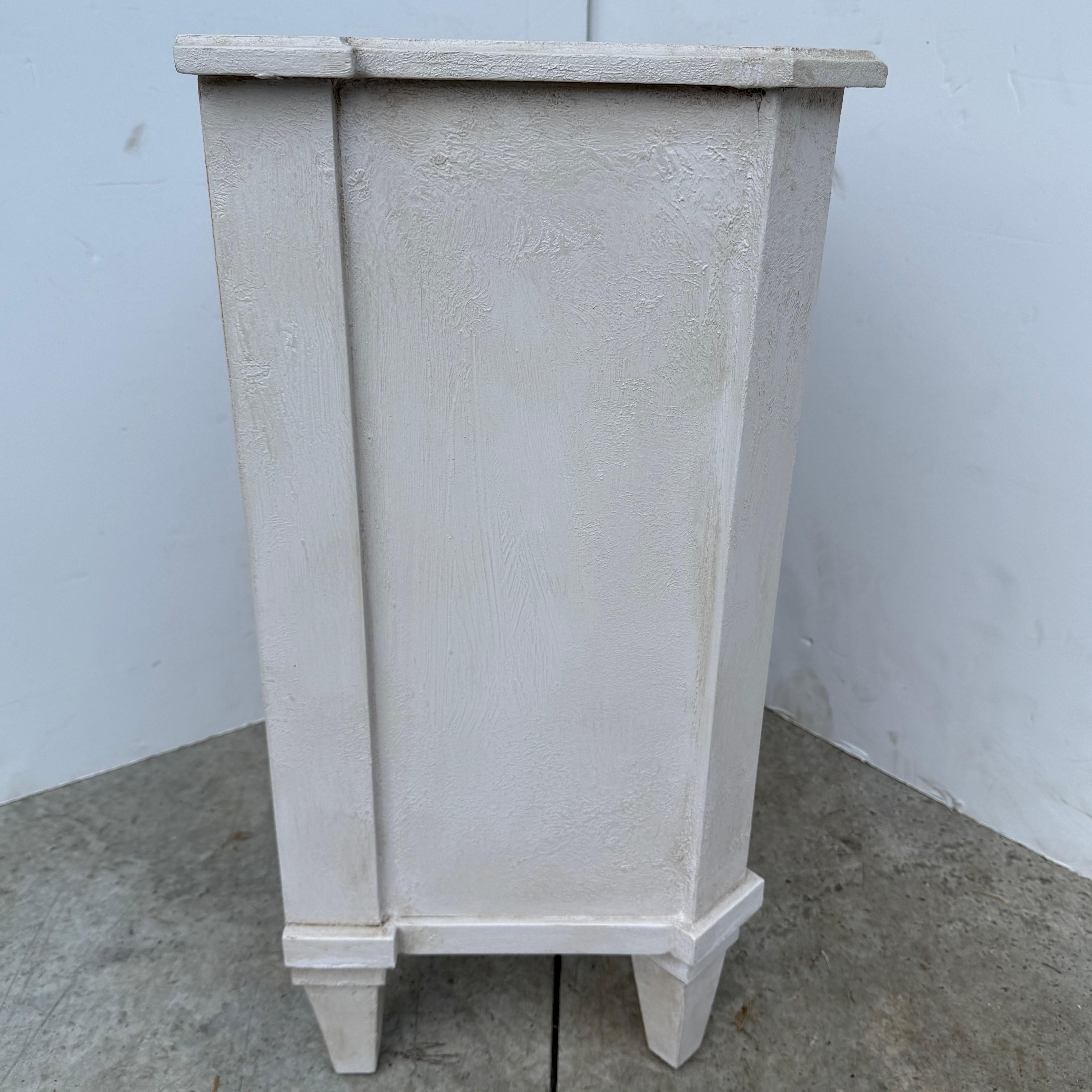 Petite commode gustavienne suédoise Commode Table de nuit en vente 3