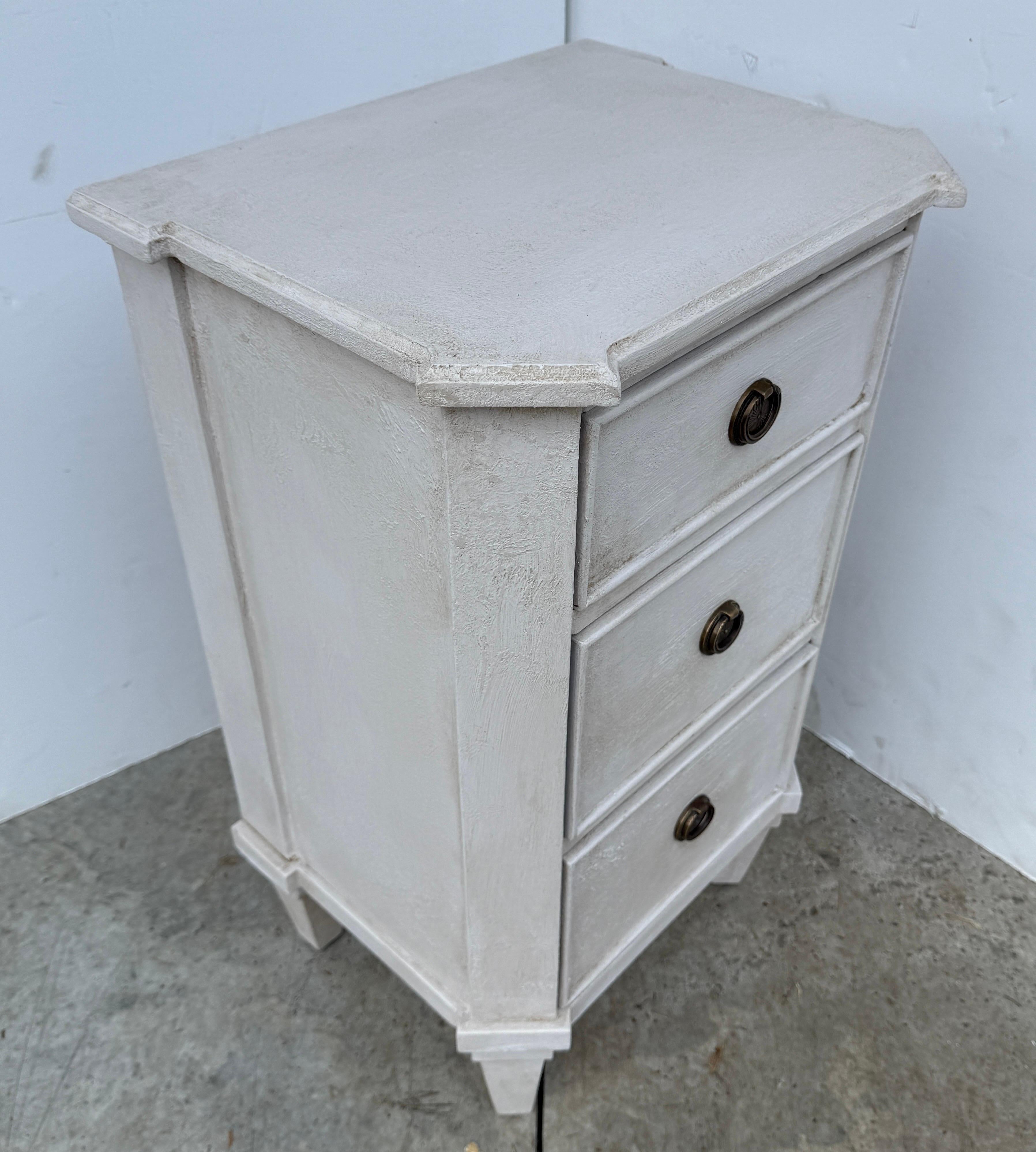 Petite commode gustavienne suédoise Commode Table de nuit en vente 4