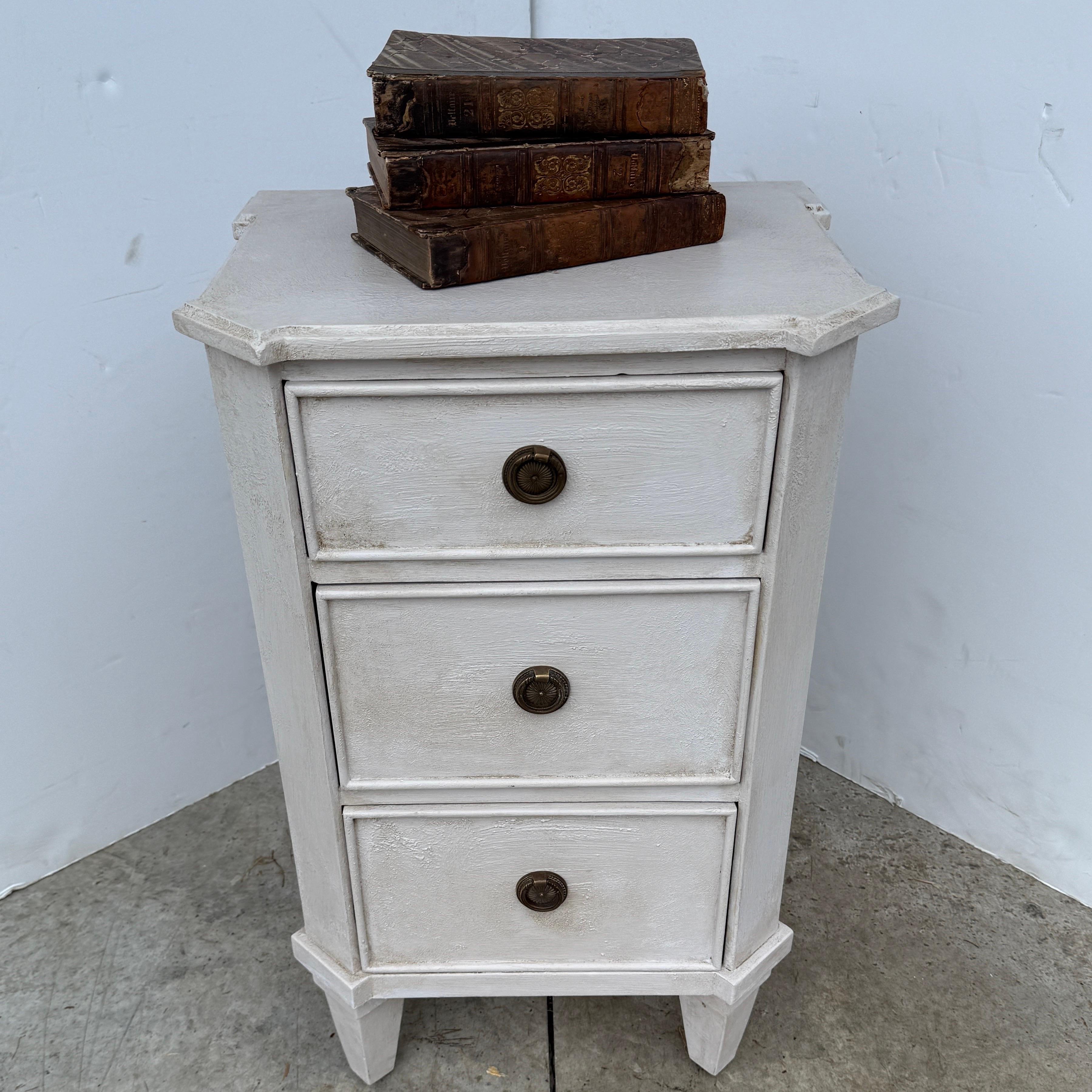 Gustavien Petite commode gustavienne suédoise Commode Table de nuit en vente