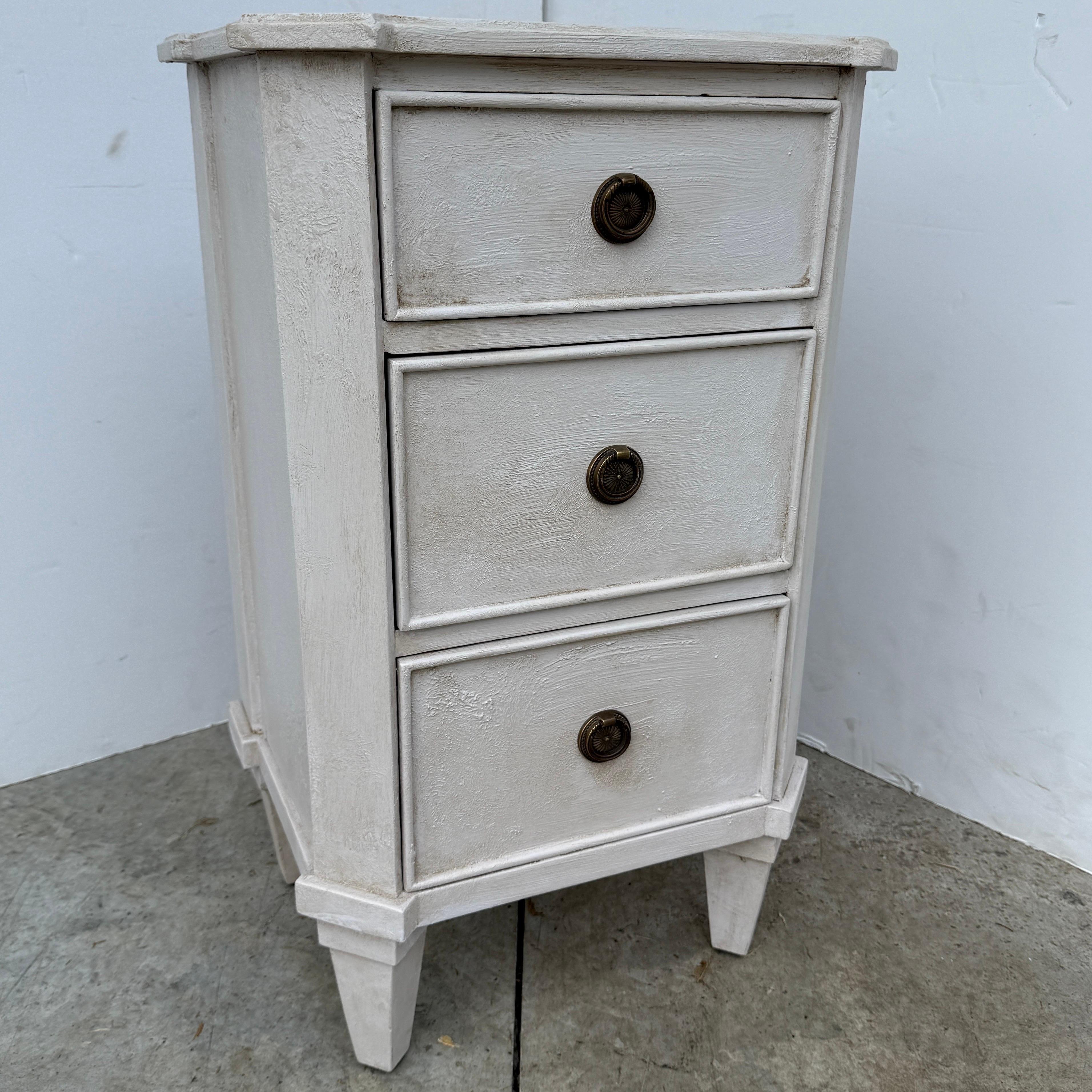 Laiton Petite commode gustavienne suédoise Commode Table de nuit en vente