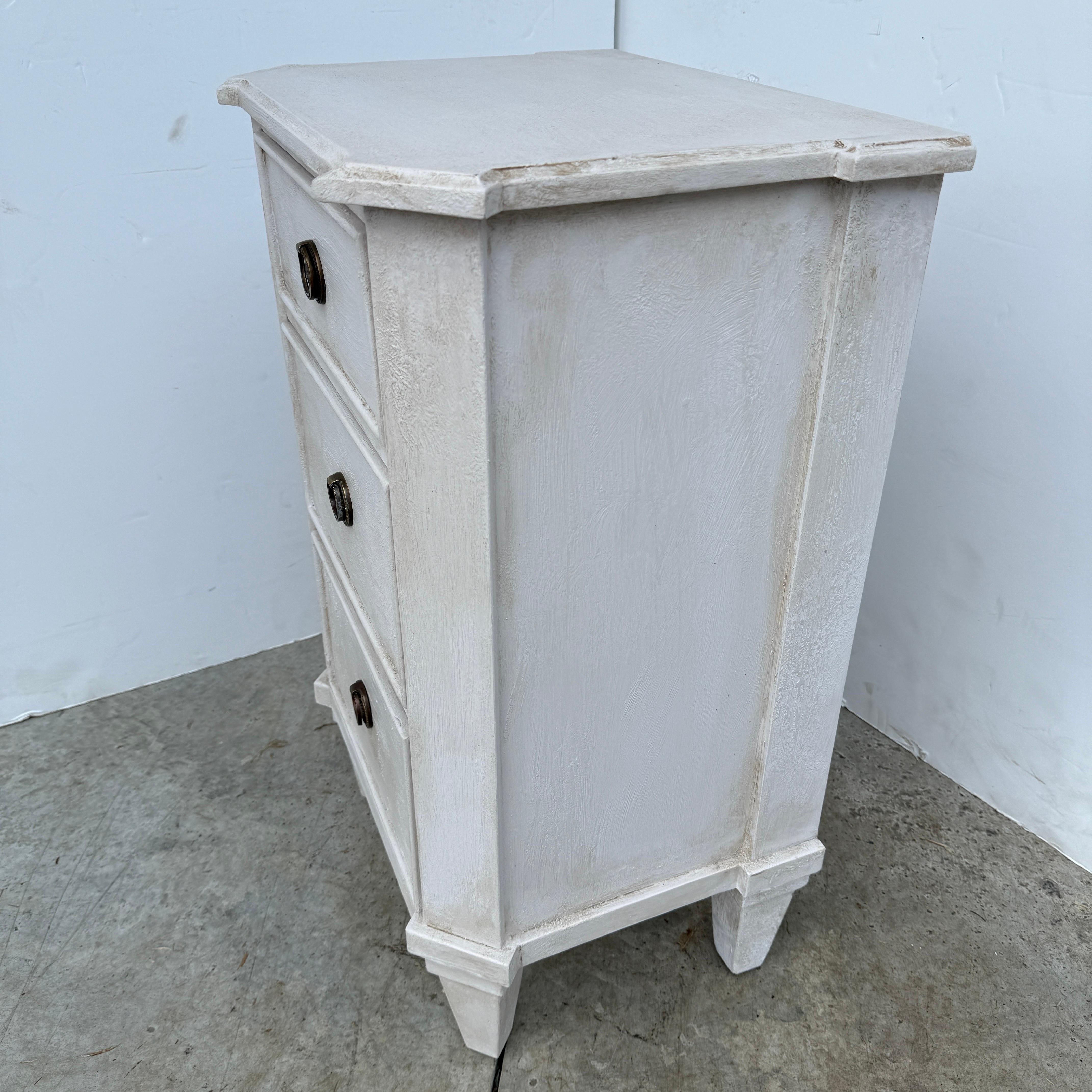 Petite commode gustavienne suédoise Commode Table de nuit en vente 1