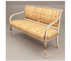 Divano Gustavo Svedese Divano Loveseat Bianco Intagliato, Fine Ottocento 3 Posti