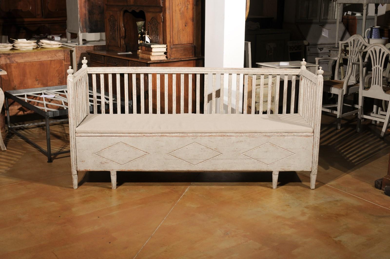 Swedish Gustavian Style 1830s Painted Sofa Bench with Lift Seat and Diamonds 5