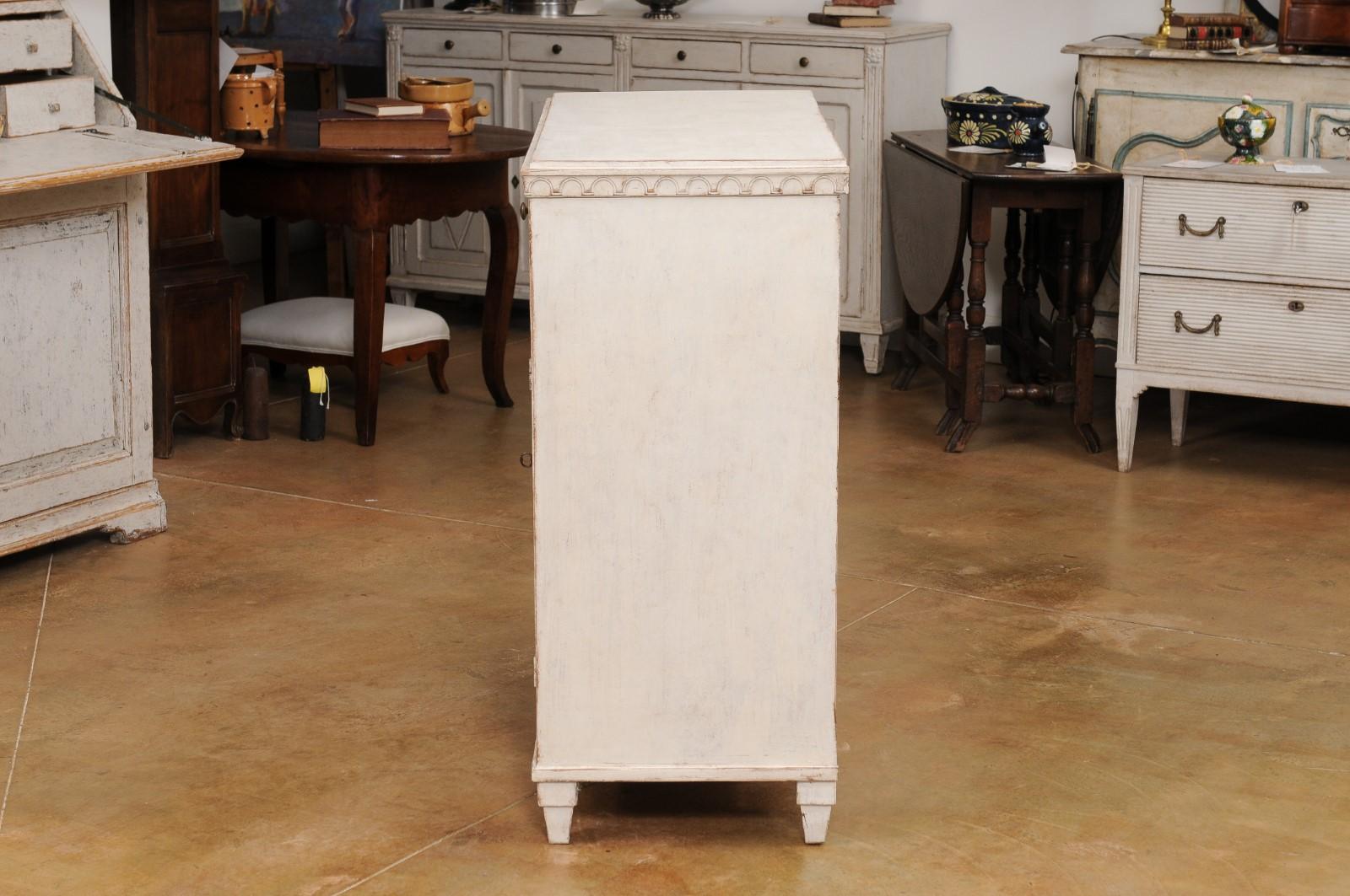 Swedish Gustavian Style 1840s Painted Sideboard with Carved Diamond Décor 6