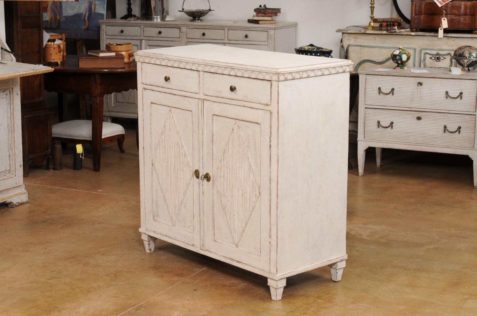 Swedish Gustavian Style 1840s Painted Sideboard with Carved Diamond Décor 7