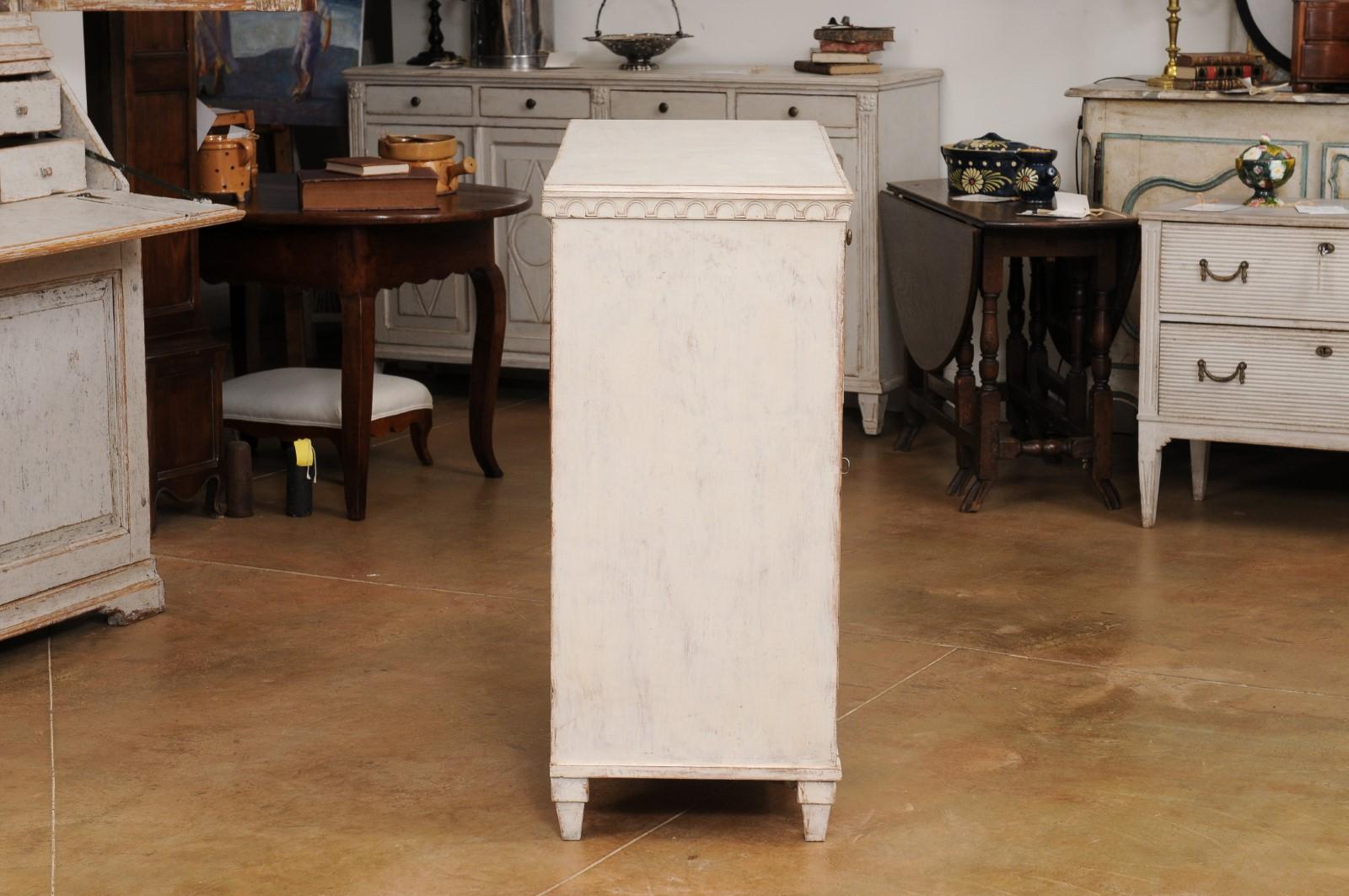 Swedish Gustavian Style 1840s Painted Sideboard with Carved Diamond Décor 10