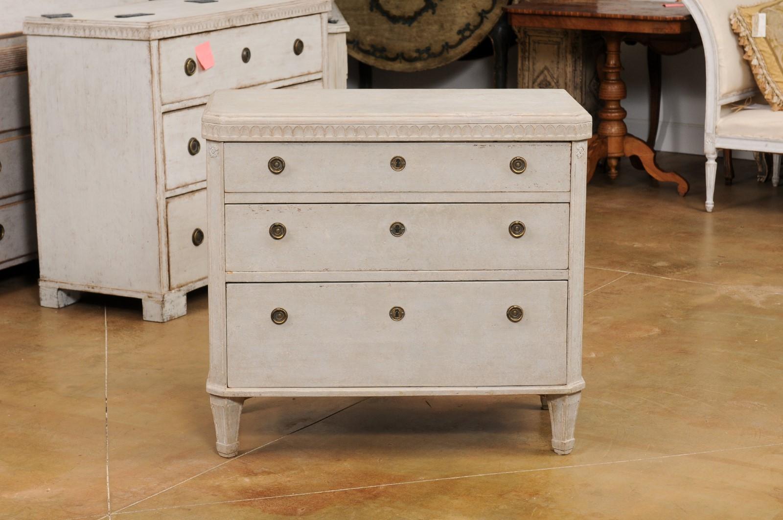Swedish Gustavian Style 1840s Painted Three-Drawer Chest with Carved Frieze 8