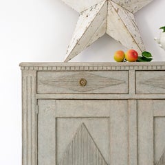 Buffet en bois peint de style gustavien suédois des années 1840 avec motifs de diamants en roseau