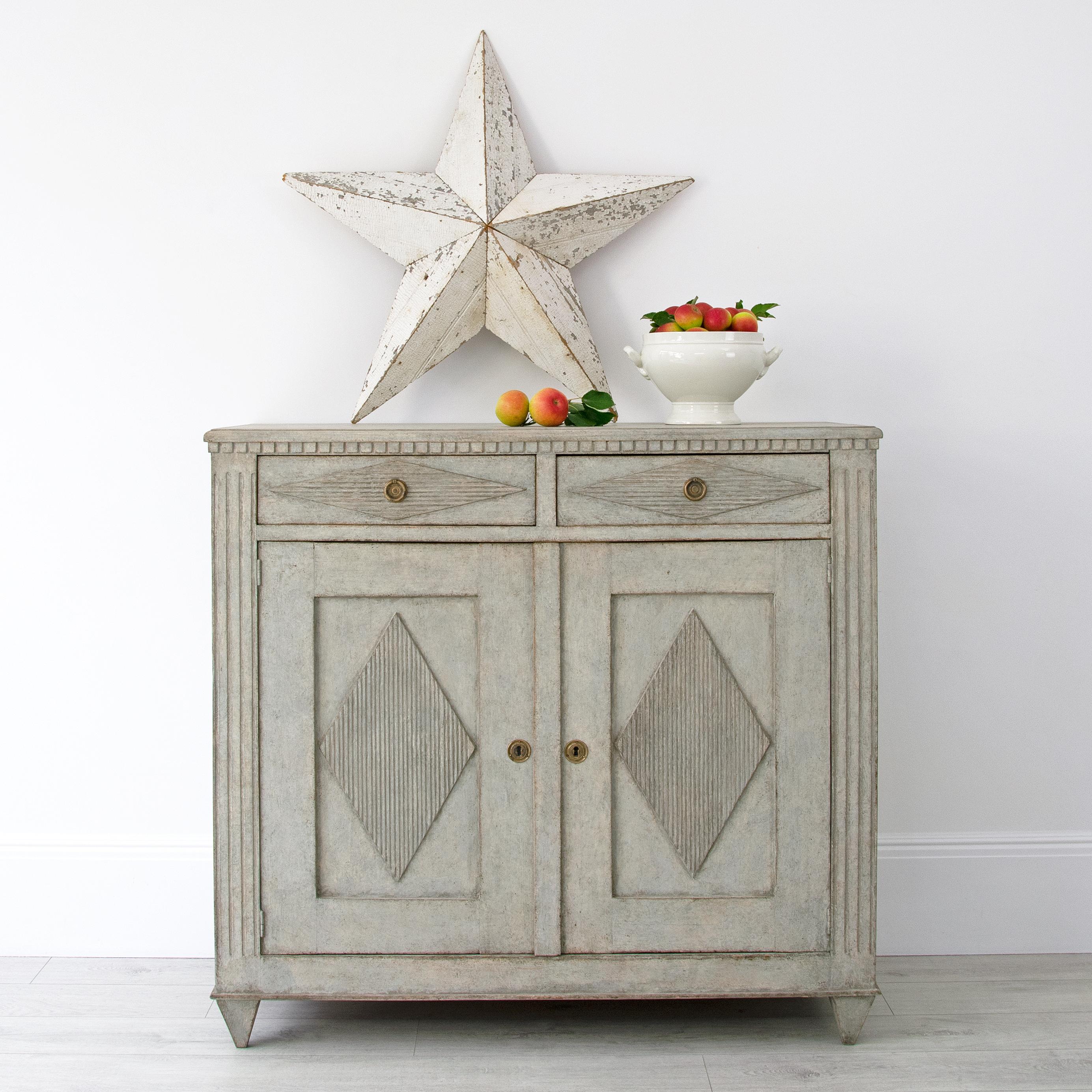 Swedish Gustavian Style 1840s Painted Wood Sideboard with Reeded Diamond Motifs In Good Condition In Atlanta, GA