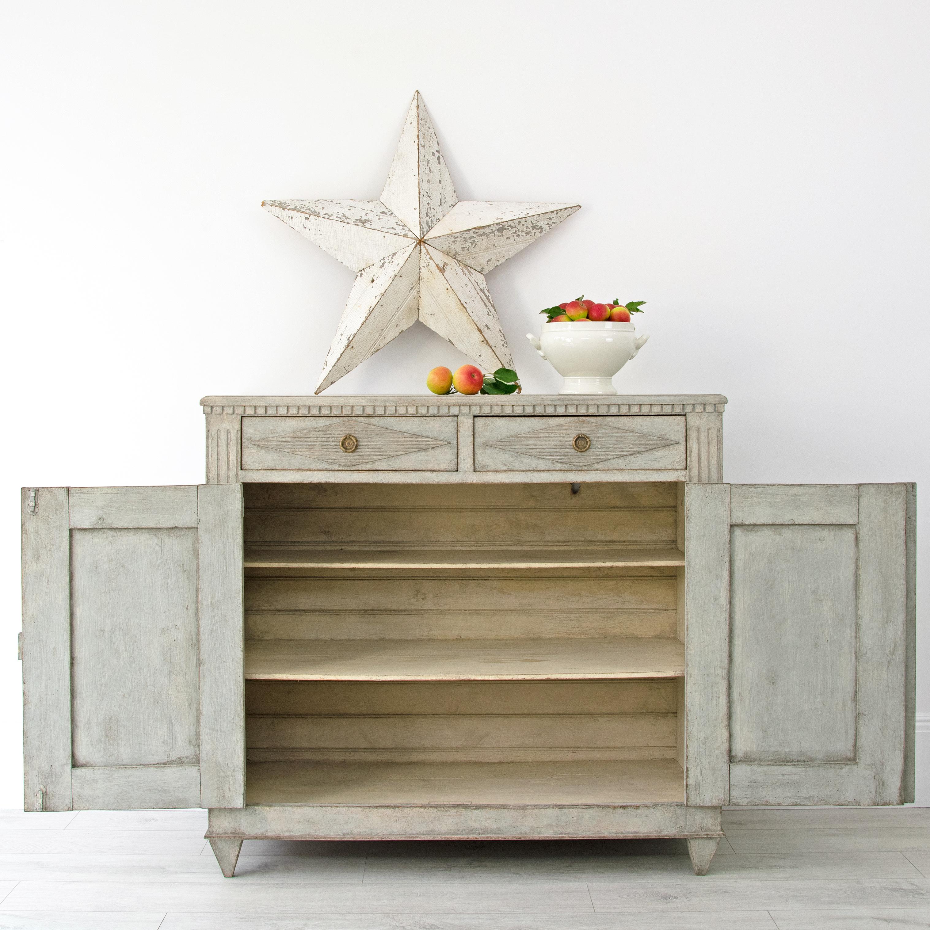 Swedish Gustavian Style 1840s Painted Wood Sideboard with Reeded Diamond Motifs 1