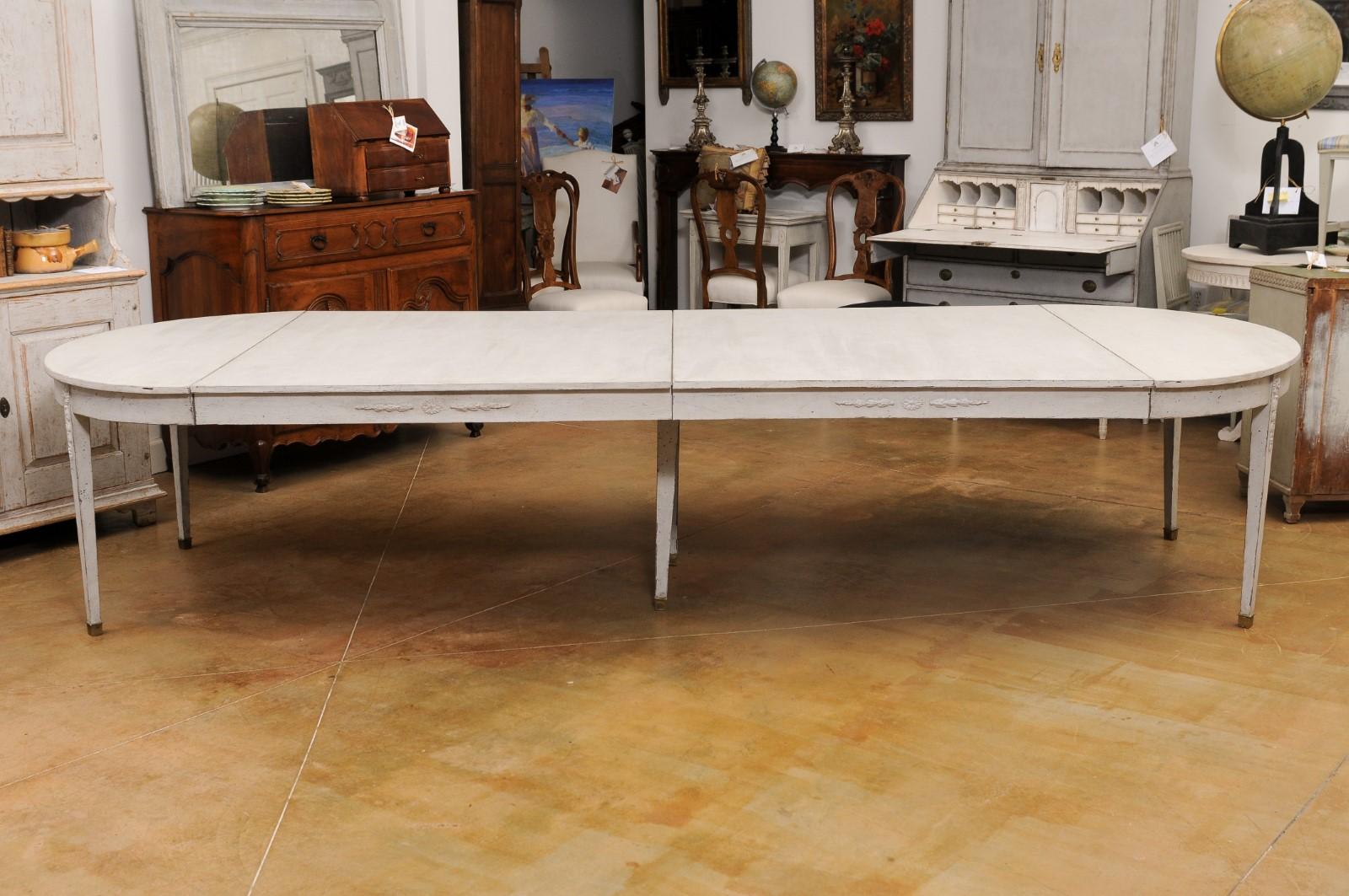 Swedish Gustavian Style 1850s Oval Dining Room Extension Table with Two Leaves 5