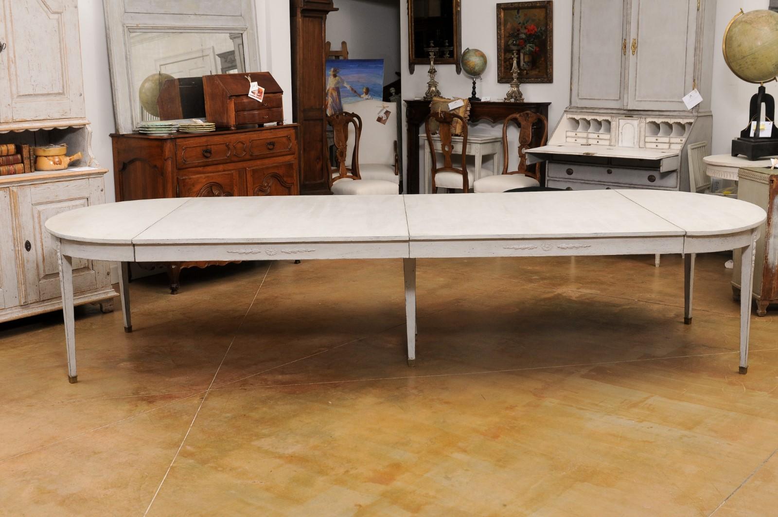 Swedish Gustavian Style 1850s Oval Dining Room Extension Table with Two Leaves 8