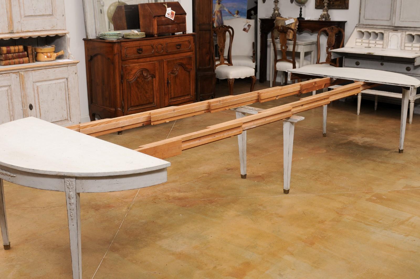 19th Century Swedish Gustavian Style 1850s Oval Dining Room Extension Table with Two Leaves