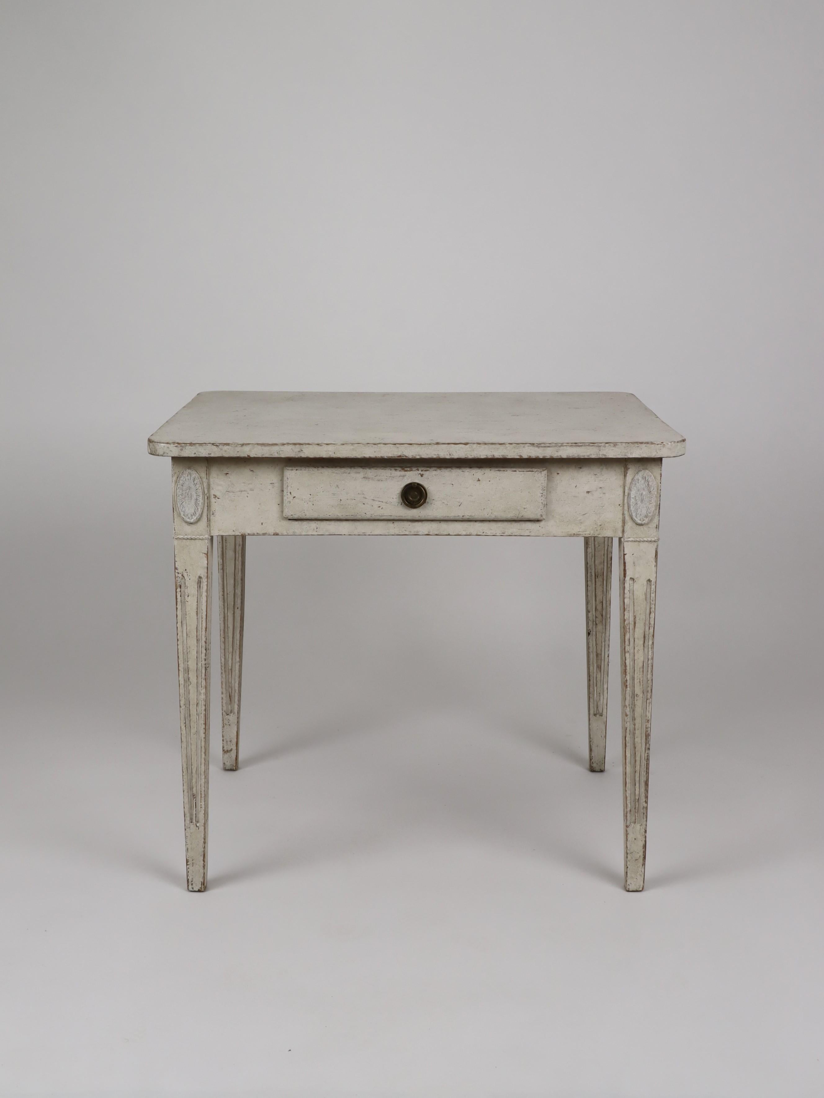 Swedish Gustavian Style 1850s Painted Desk with Single Drawer and Tapered Legs For Sale 7