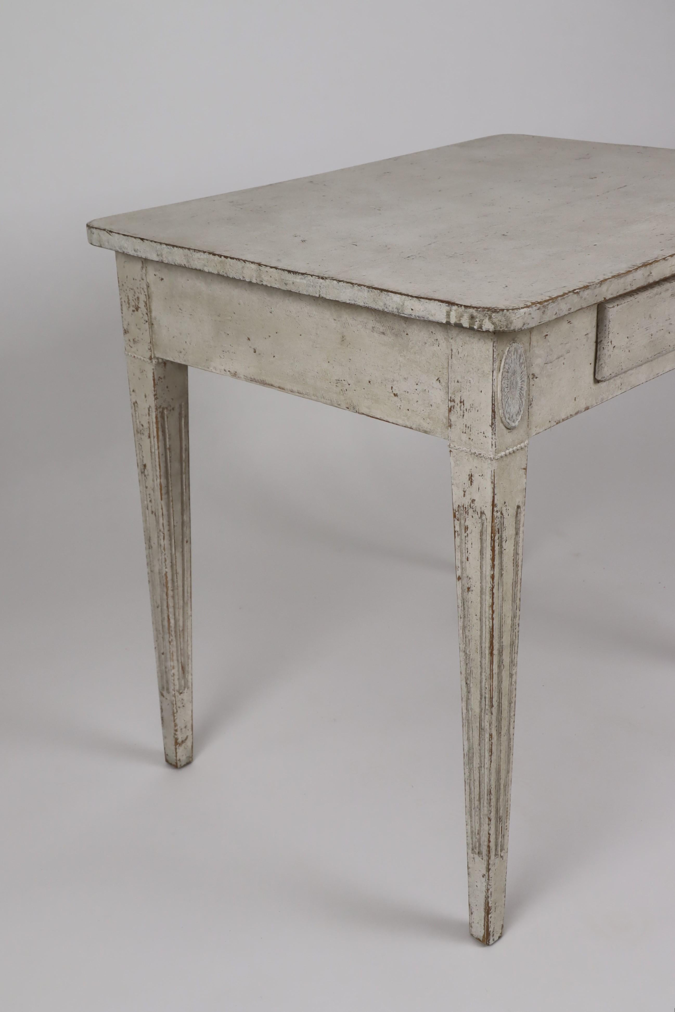 Swedish Gustavian Style 1850s Painted Desk with Single Drawer and Tapered Legs For Sale 1