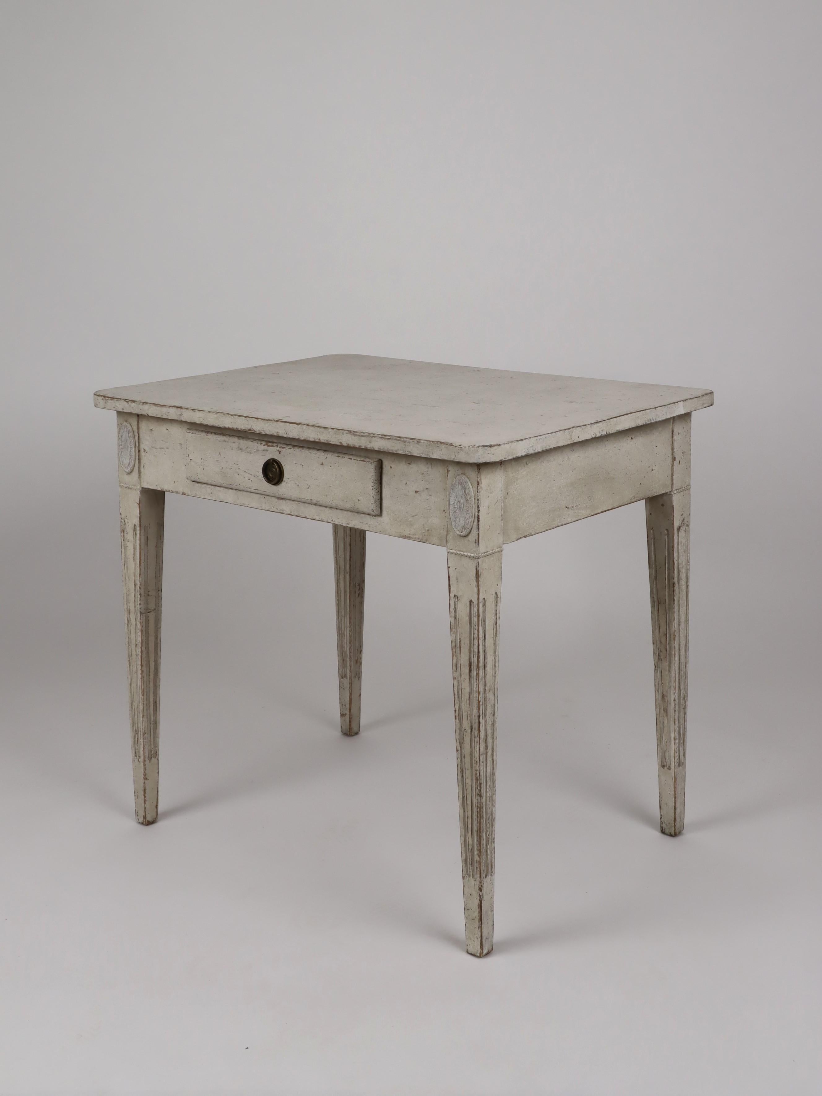 Swedish Gustavian Style 1850s Painted Desk with Single Drawer and Tapered Legs For Sale 2