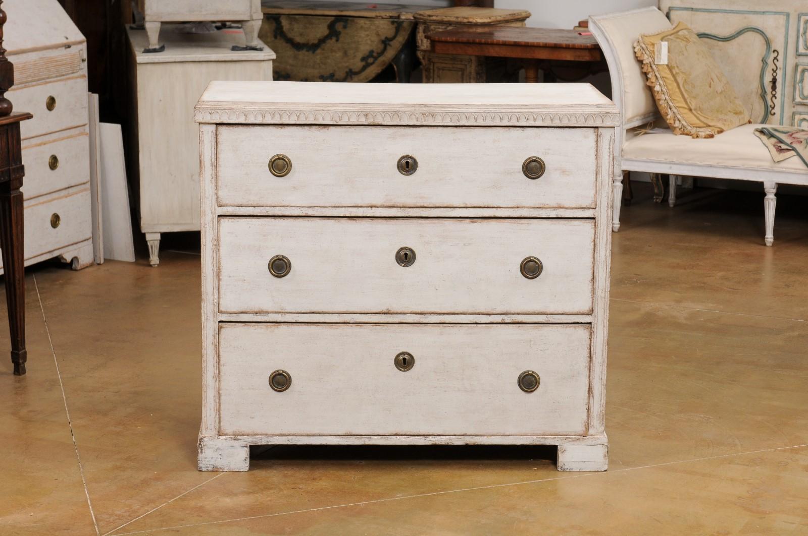 Swedish Gustavian Style 1850s Painted Three-Drawer Chest with Carved Motifs 8
